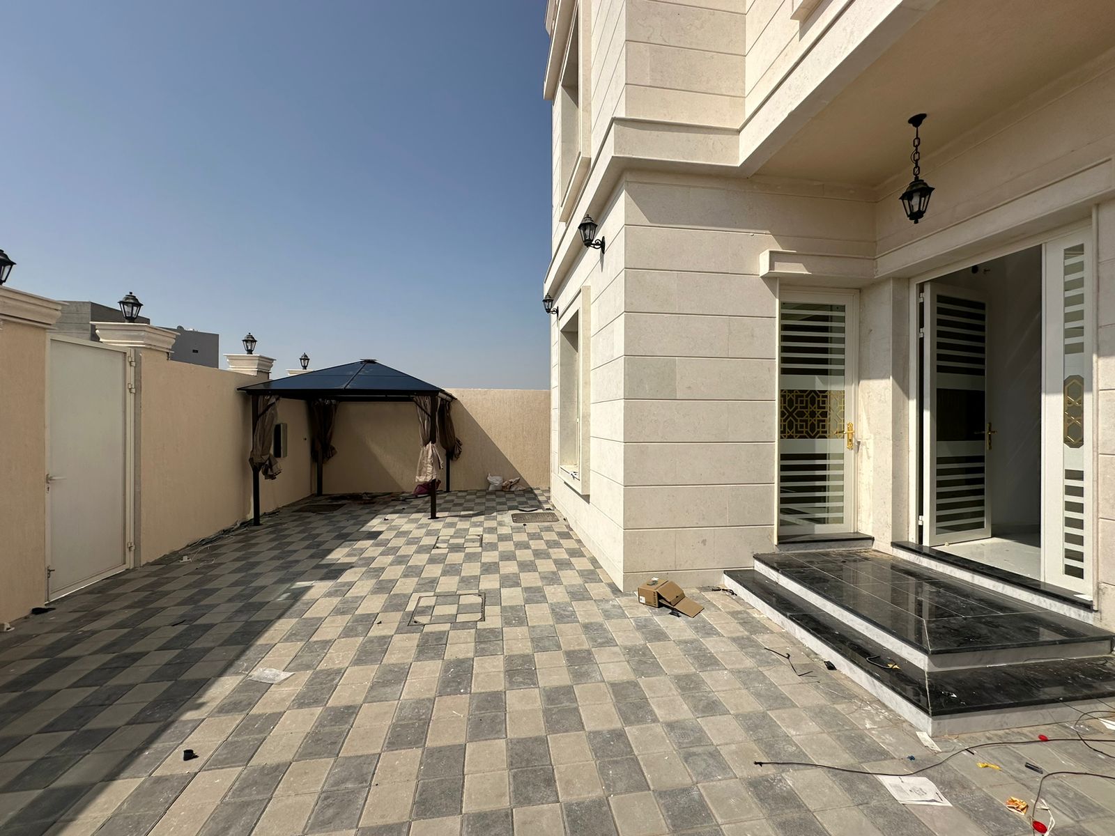 للبيع | فيلا سكنية فاخرة مع تصريح تجاري 📍 منطقة الزاهية، عجمان، الإمارات العربية المتحدة 2