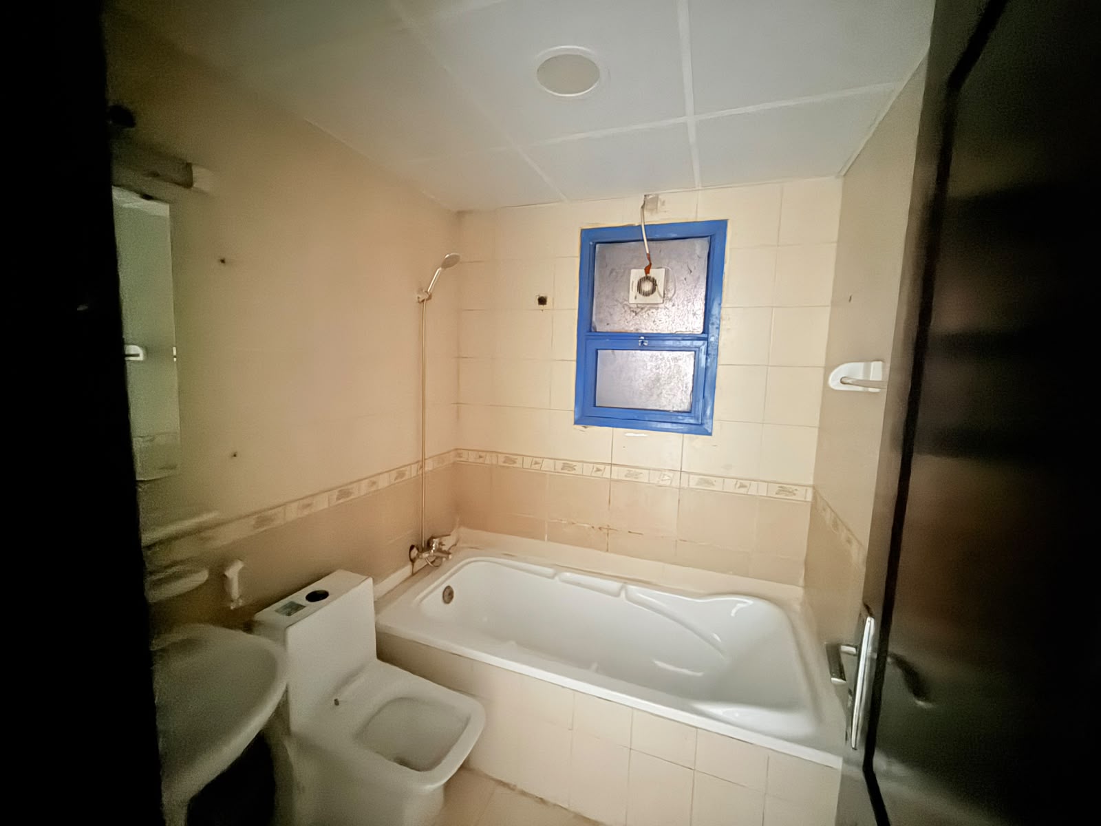 🏡 1-BEDROOM APARTMENT FOR SALE | AL KHOR TOWER, AJMAN ✨ Spacious Layout | Open View | Vacant & Ready 8