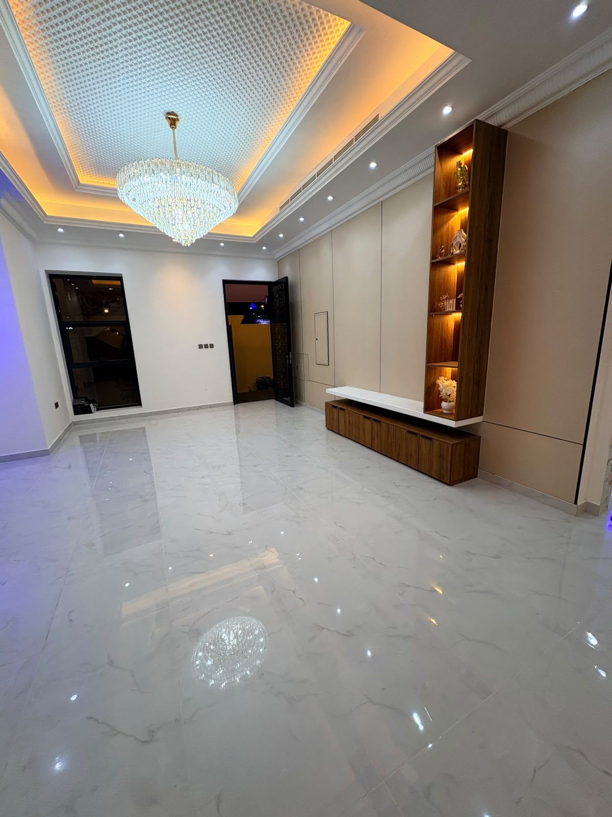 6 Master Bedrooms Villa for sale in "Helio 2," before the Azha roundabout. 10