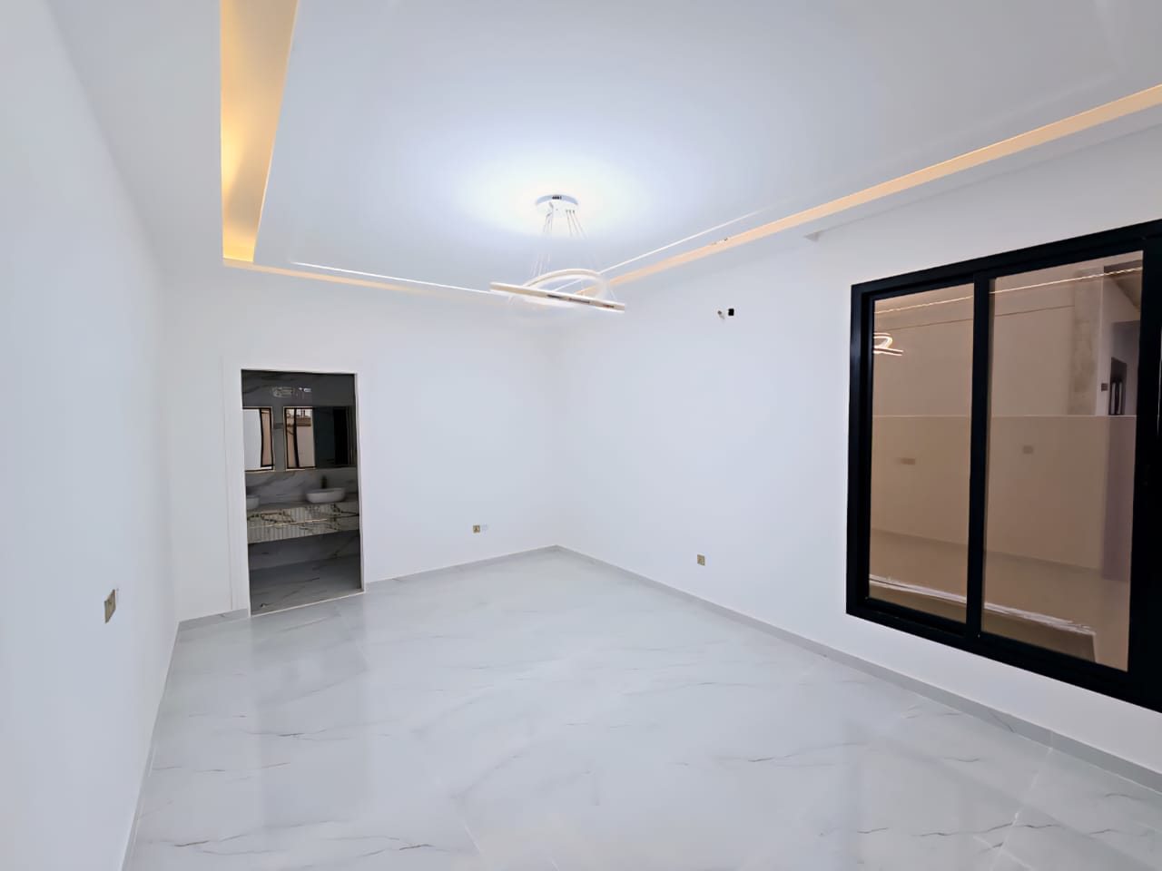 🏡 فيلا مودرن للبيع في الحليو 2 ✨ تصميم عصري، موقع مميز، وتشطيبات راقية... بيت أحلامك بانتظارك! لا تفوت فرصة التملك في واحدة من أفضل مناطق عجمان 4