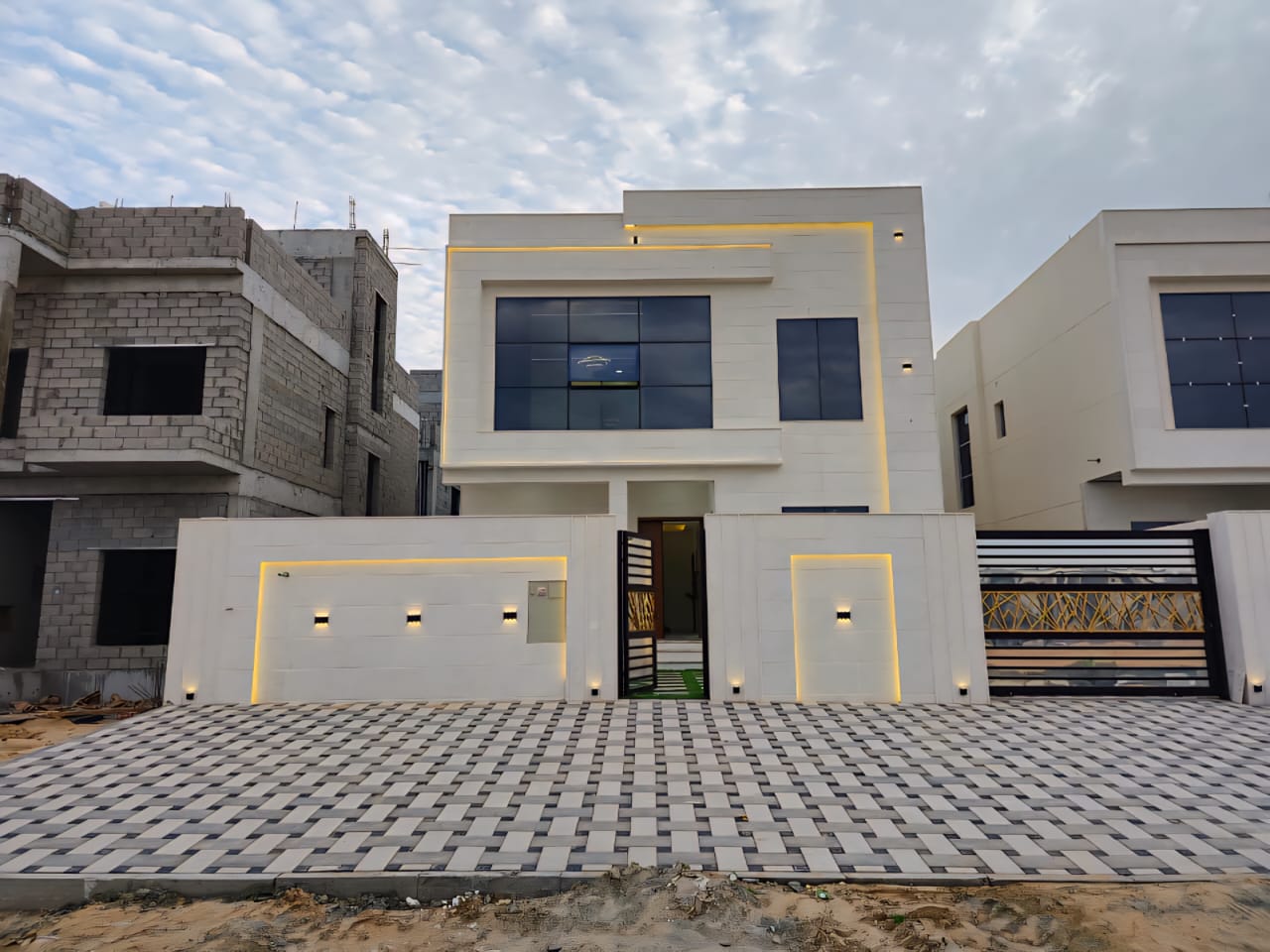 🏡 فيلا مودرن للبيع في الحليو 2 ✨ تصميم عصري، موقع مميز، وتشطيبات راقية... بيت أحلامك بانتظارك! لا تفوت فرصة التملك في واحدة من أفضل مناطق عجمان 5
