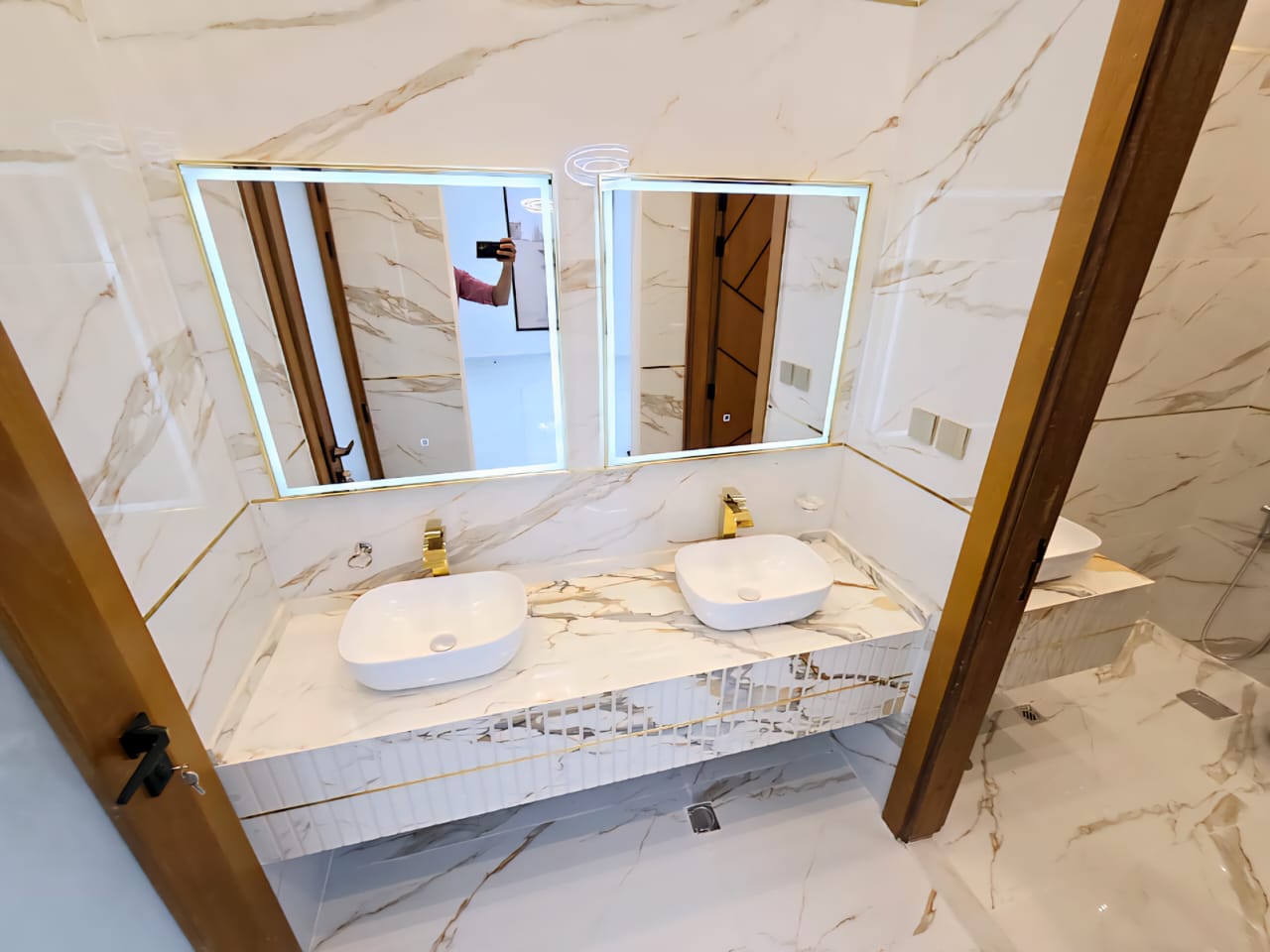 🏡 فيلا مودرن للبيع في الحليو 2 ✨ تصميم عصري، موقع مميز، وتشطيبات راقية... بيت أحلامك بانتظارك! لا تفوت فرصة التملك في واحدة من أفضل مناطق عجمان 8