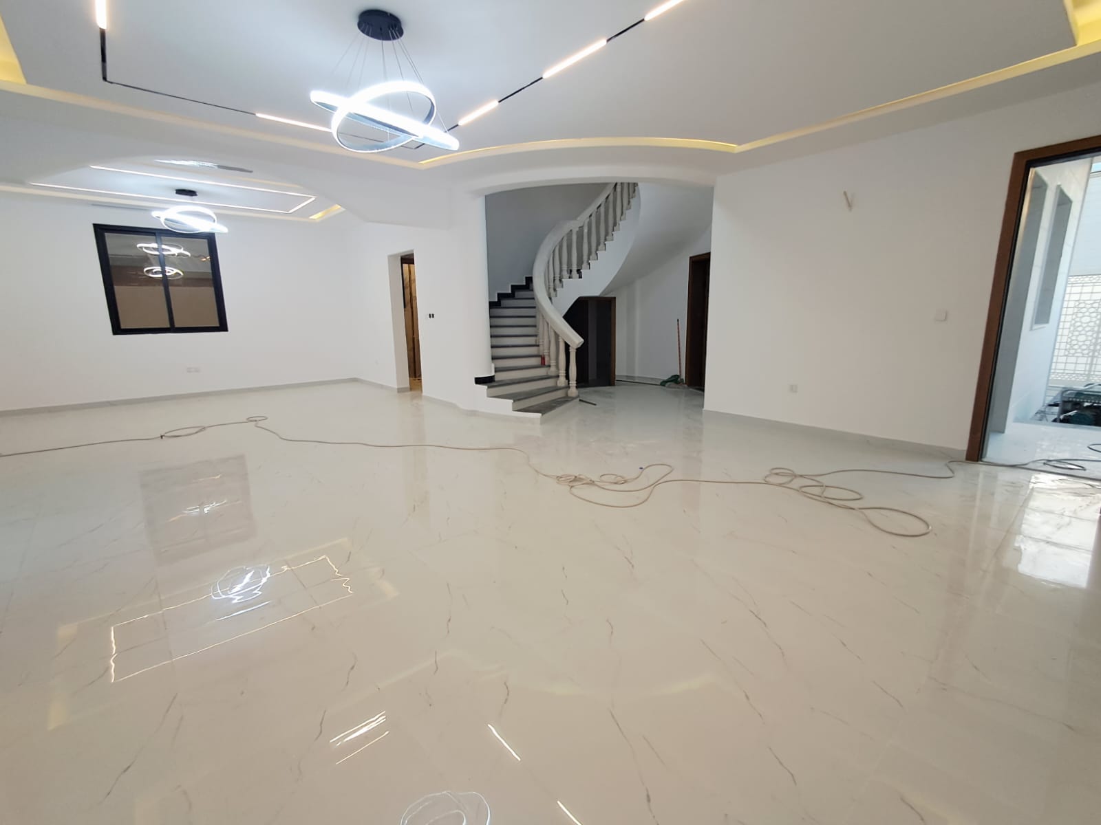 🏡 لا تفوّت الفرصة... فيلا أحلامك بانتظارك في منطقة الياسمين! 9