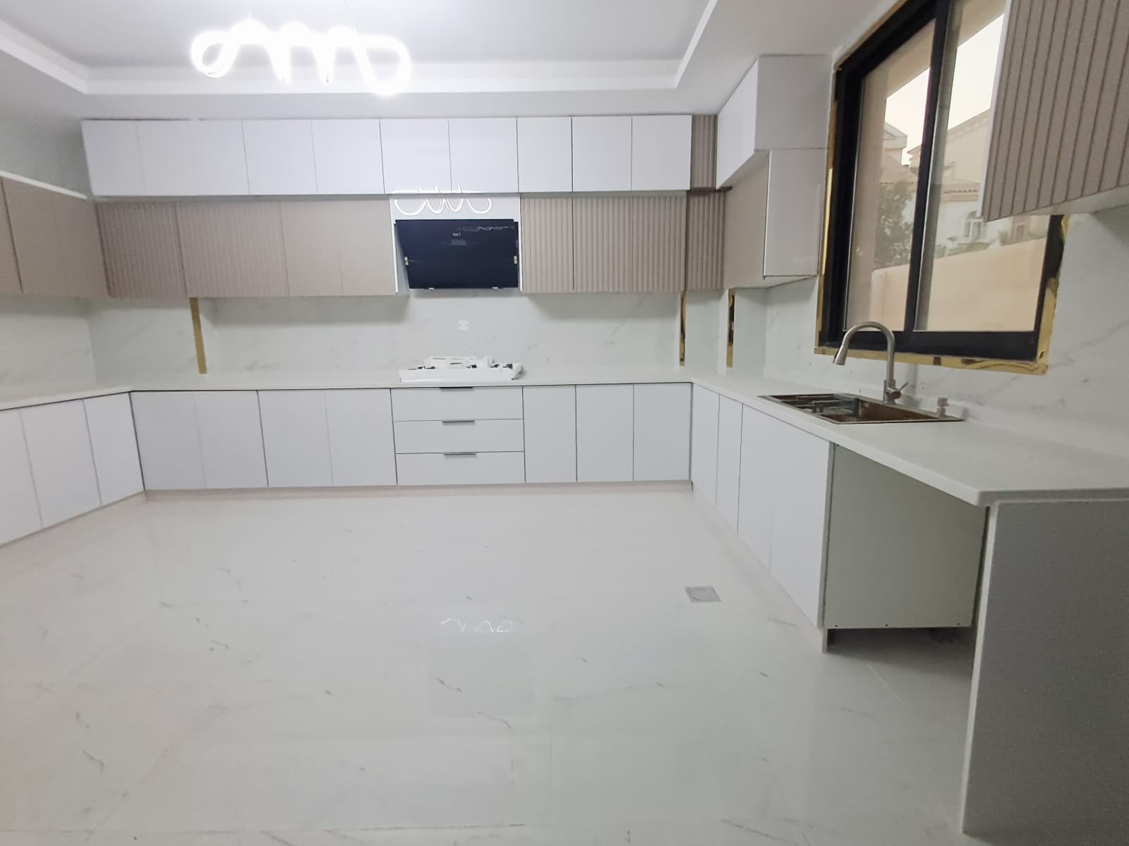 🏡 لا تفوّت الفرصة... فيلا أحلامك بانتظارك في منطقة الياسمين! 11