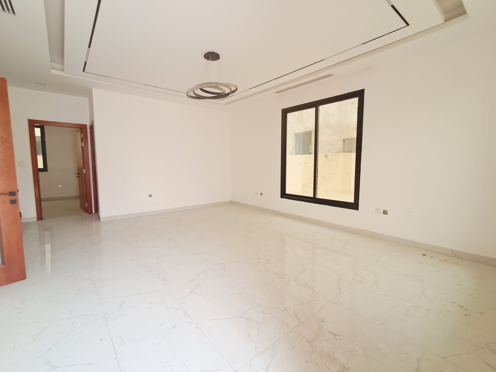 🏡 فيلا مودرن للبيع في الحليو 2 ✨ تصميم عصري، موقع مميز، وتشطيبات راقية... بيت أحلامك بانتظارك! لا تفوت فرصة التملك في واحدة من أفضل مناطق عجمان. اول سااكن 4