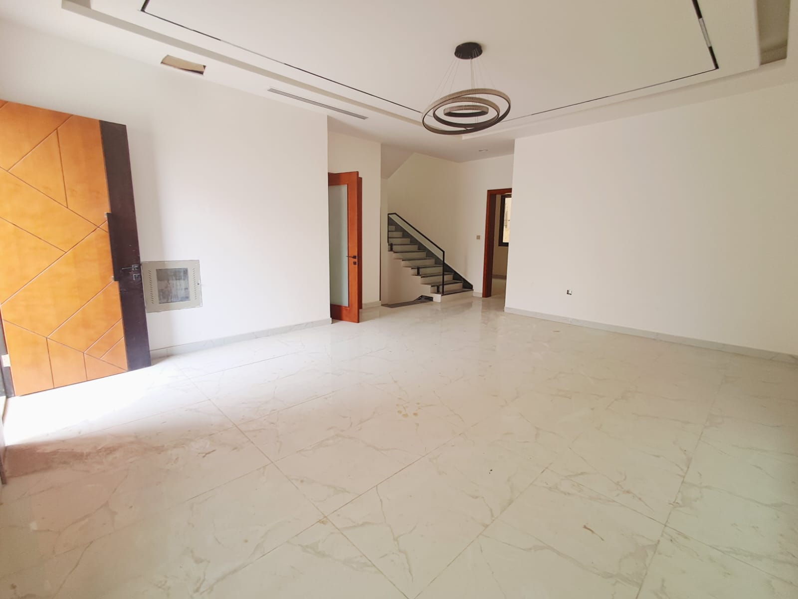 🏡 فيلا مودرن للبيع في الحليو 2 ✨ تصميم عصري، موقع مميز، وتشطيبات راقية... بيت أحلامك بانتظارك! لا تفوت فرصة التملك في واحدة من أفضل مناطق عجمان. اول سااكن 5