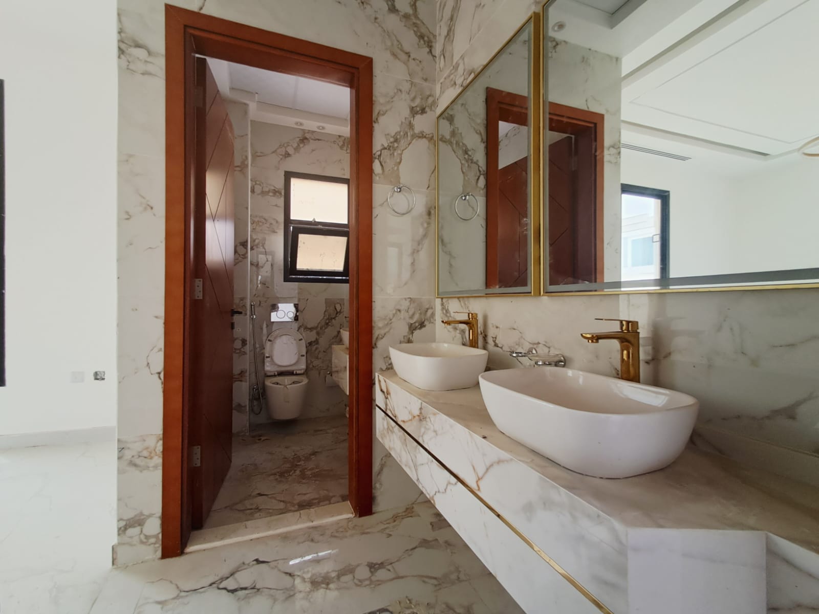 🏡 فيلا مودرن للبيع في الحليو 2 ✨ تصميم عصري، موقع مميز، وتشطيبات راقية... بيت أحلامك بانتظارك! لا تفوت فرصة التملك في واحدة من أفضل مناطق عجمان. اول سااكن 7