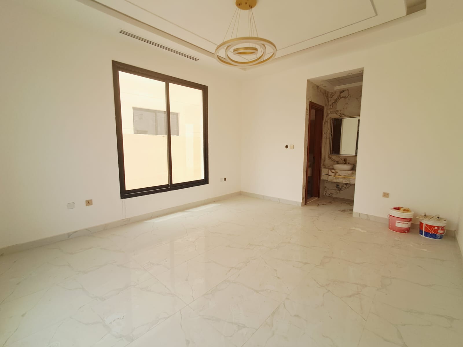 🏡 فيلا مودرن للبيع في الحليو 2 ✨ تصميم عصري، موقع مميز، وتشطيبات راقية... بيت أحلامك بانتظارك! لا تفوت فرصة التملك في واحدة من أفضل مناطق عجمان. اول سااكن 9