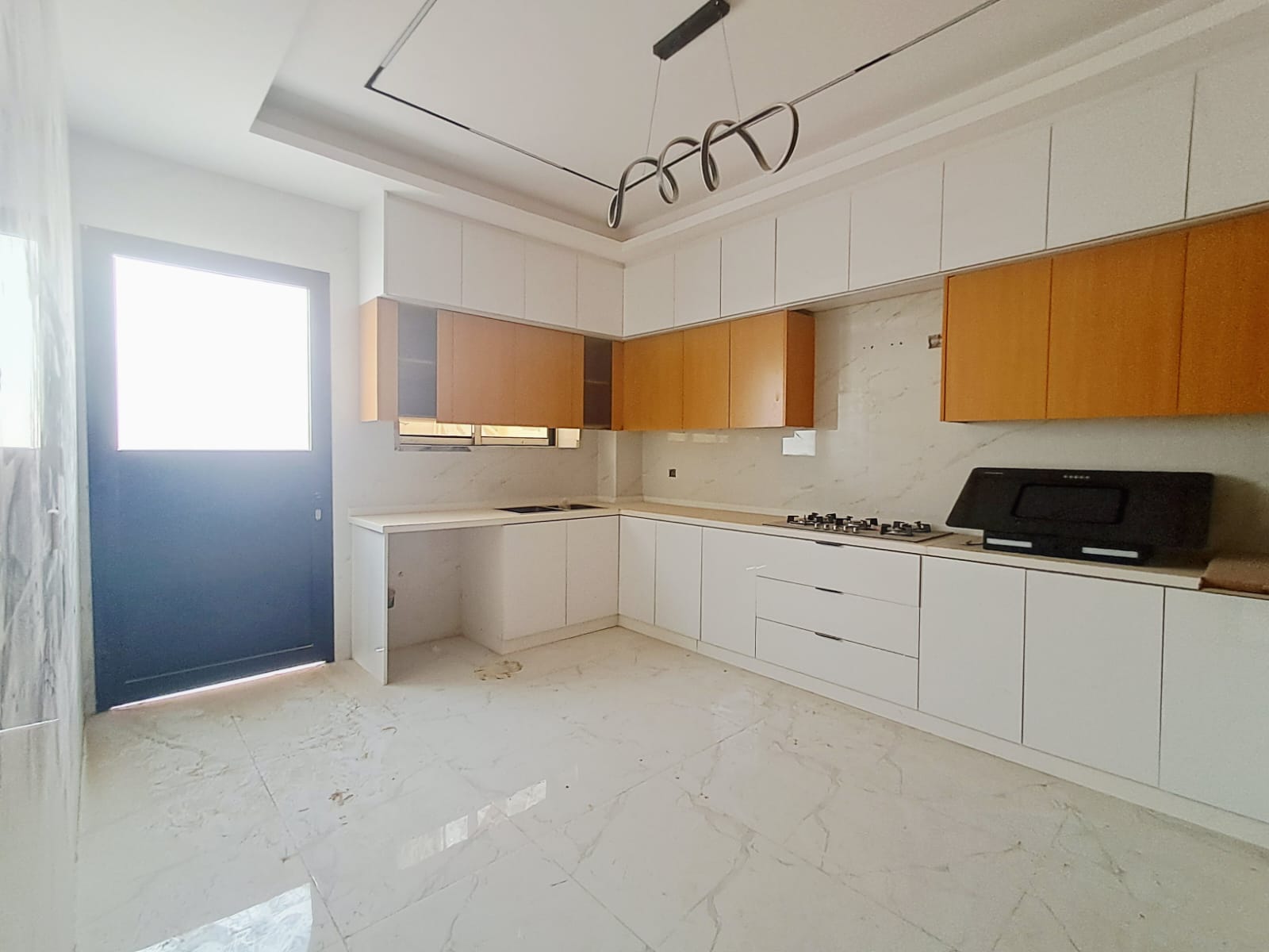 🏡 فيلا مودرن للبيع في الحليو 2 ✨ تصميم عصري، موقع مميز، وتشطيبات راقية... بيت أحلامك بانتظارك! لا تفوت فرصة التملك في واحدة من أفضل مناطق عجمان. اول سااكن 10