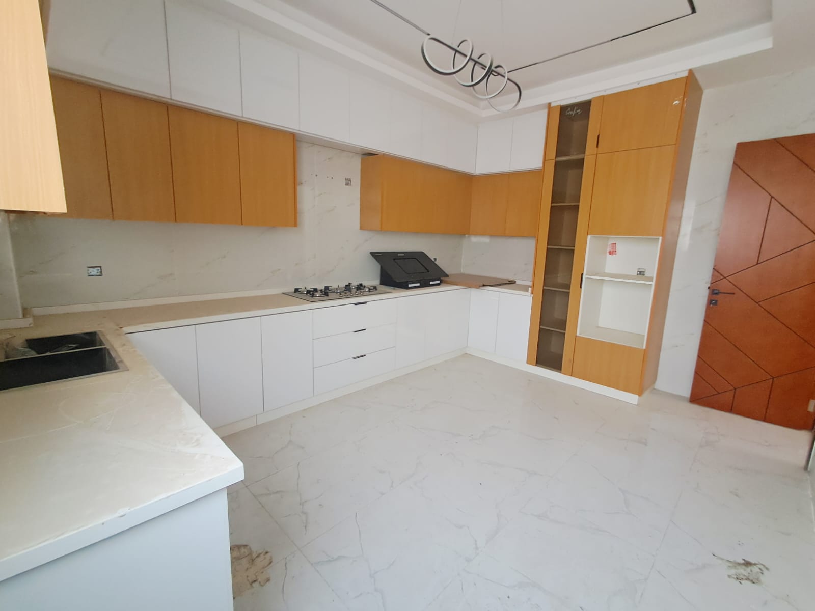 🏡 فيلا مودرن للبيع في الحليو 2 ✨ تصميم عصري، موقع مميز، وتشطيبات راقية... بيت أحلامك بانتظارك! لا تفوت فرصة التملك في واحدة من أفضل مناطق عجمان. اول سااكن 11