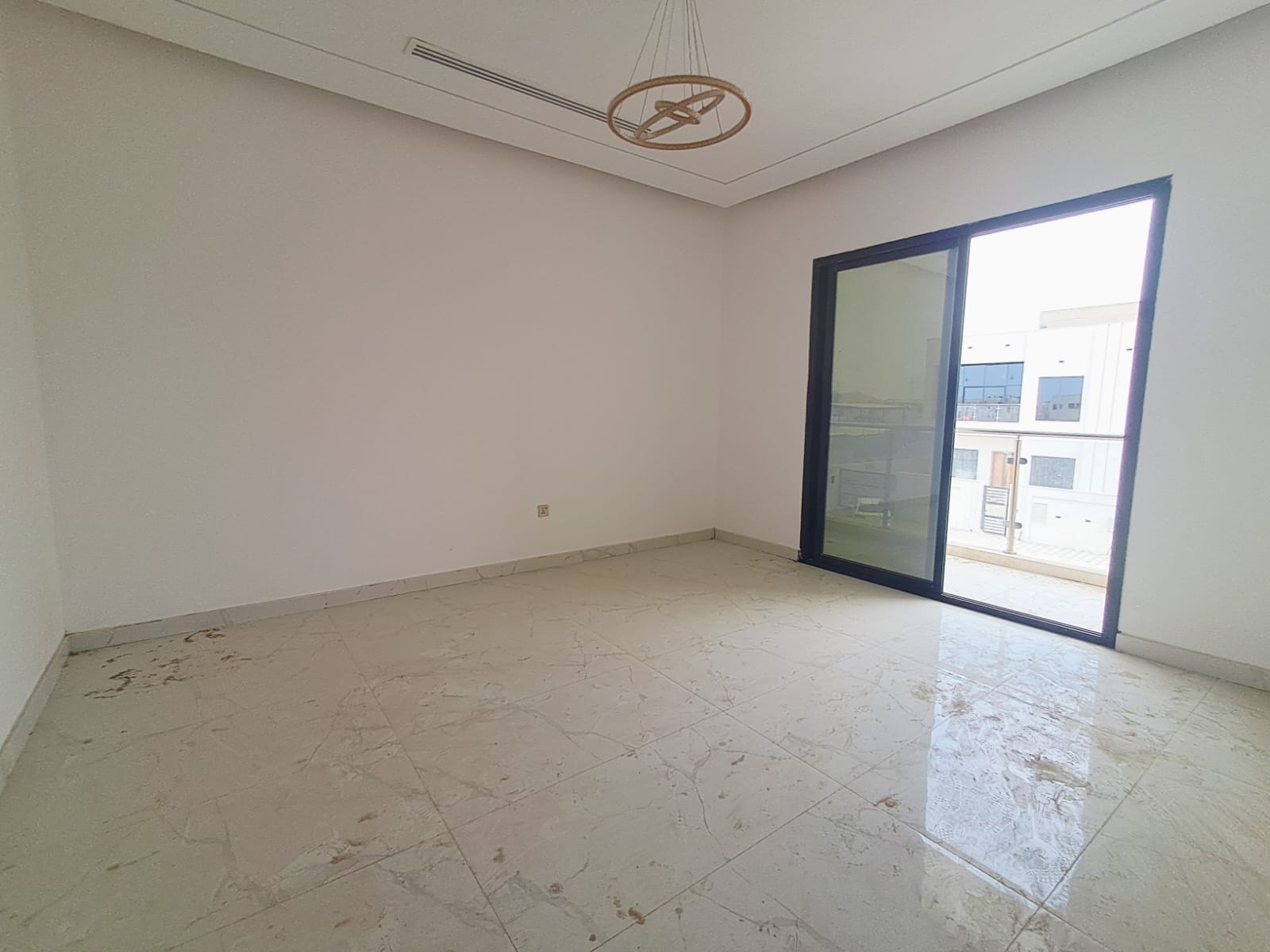 🏡 فيلا مودرن للبيع في الحليو 2 ✨ تصميم عصري، موقع مميز، وتشطيبات راقية... بيت أحلامك بانتظارك! لا تفوت فرصة التملك في واحدة من أفضل مناطق عجمان. اول سااكن 13