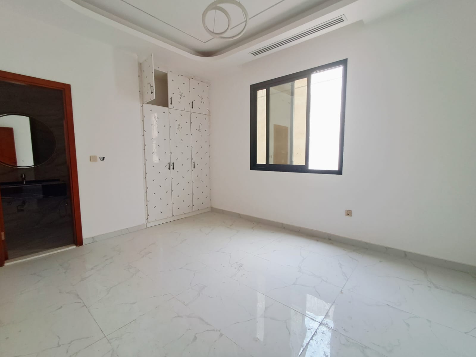 🏡 فيلا مودرن للبيع في الحليو 2 ✨ تصميم عصري، موقع مميز، وتشطيبات راقية... بيت أحلامك بانتظارك! لا تفوت فرصة التملك في واحدة من أفضل مناطق عجمان. اول سااكن 14