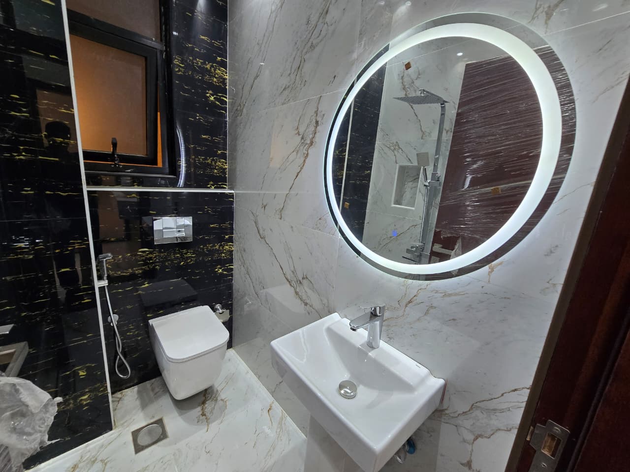 A stunning villa with an excellent finish, spacious layout, and a prime location on two streets – front and rear access 4