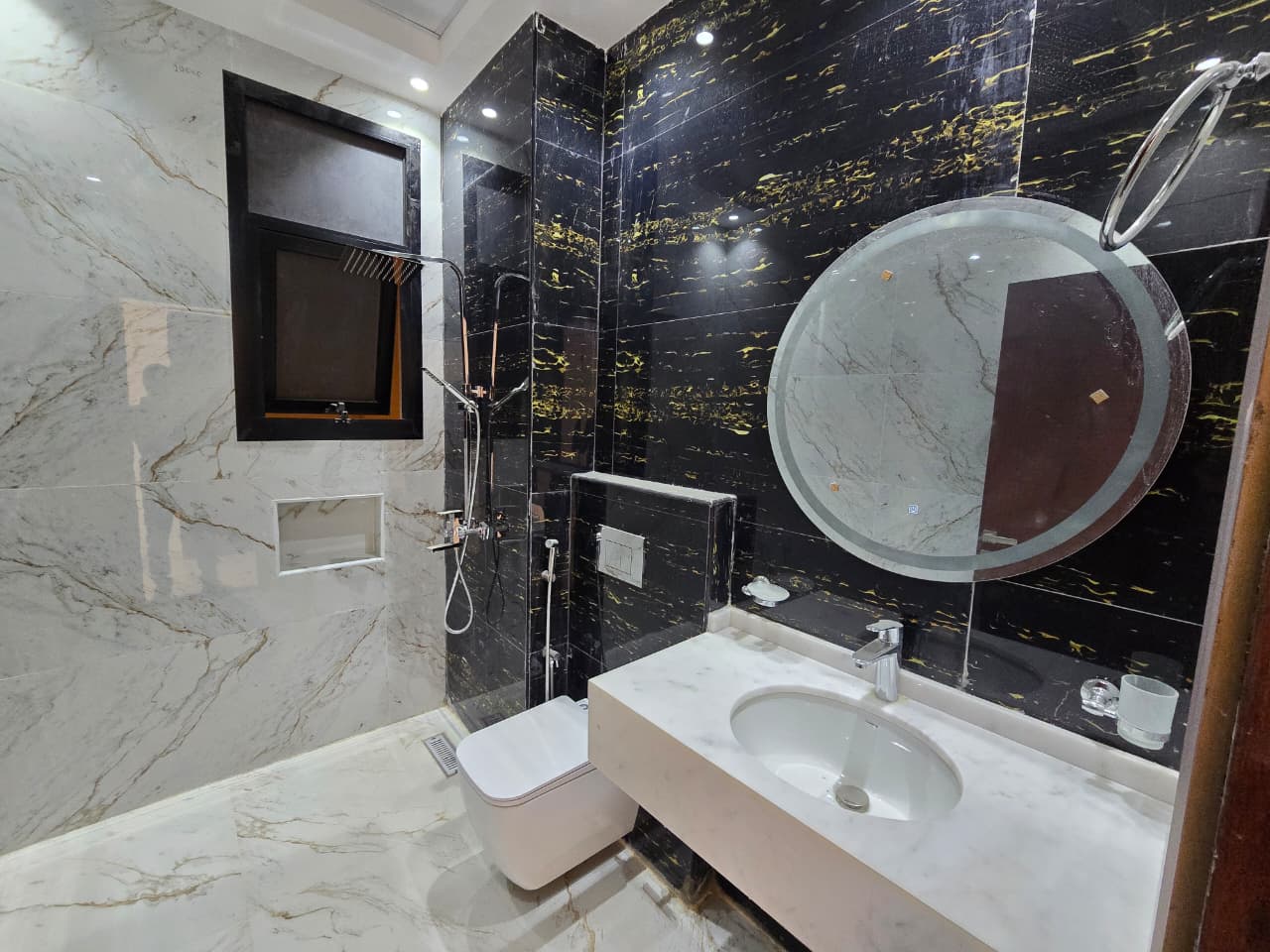 A stunning villa with an excellent finish, spacious layout, and a prime location on two streets – front and rear access 5