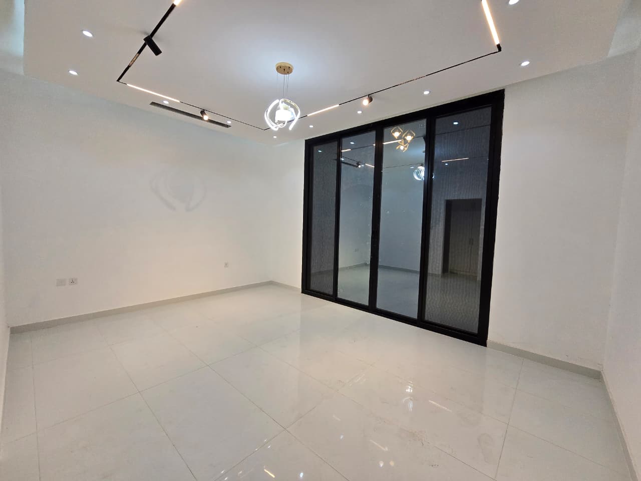 A stunning villa with an excellent finish, spacious layout, and a prime location on two streets – front and rear access 9