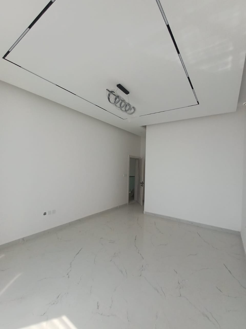 🏡 **فيلا مودرن للبيع في الزاهية**  تصميم عصري، موقع متميز وتشطيبات راقية ✨ **لا تفوّت فرصة امتلاك فيلا أحلامك!** 6