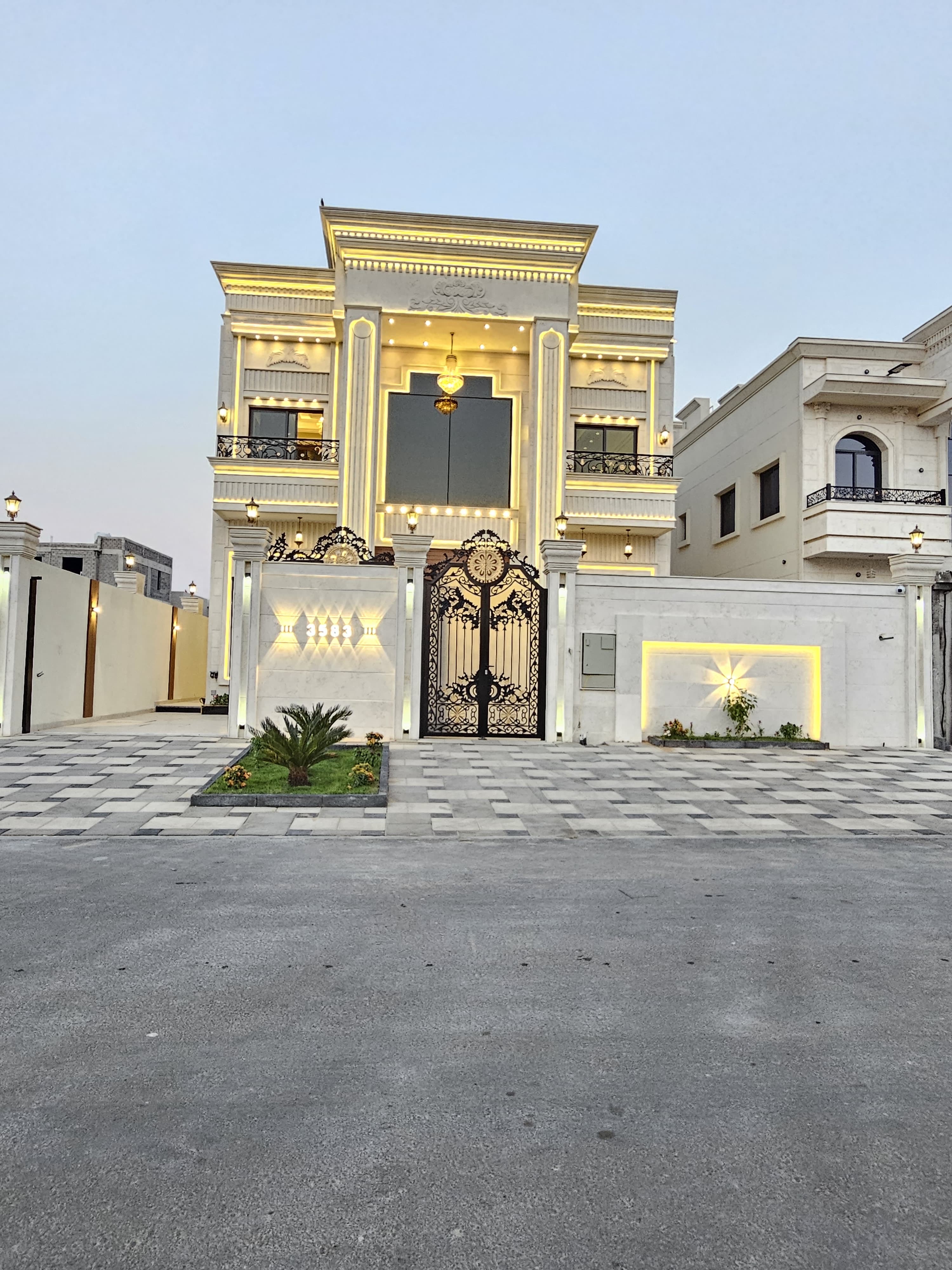 Luxury villa for sale, classic finishing, in Al-Haliou 2 area