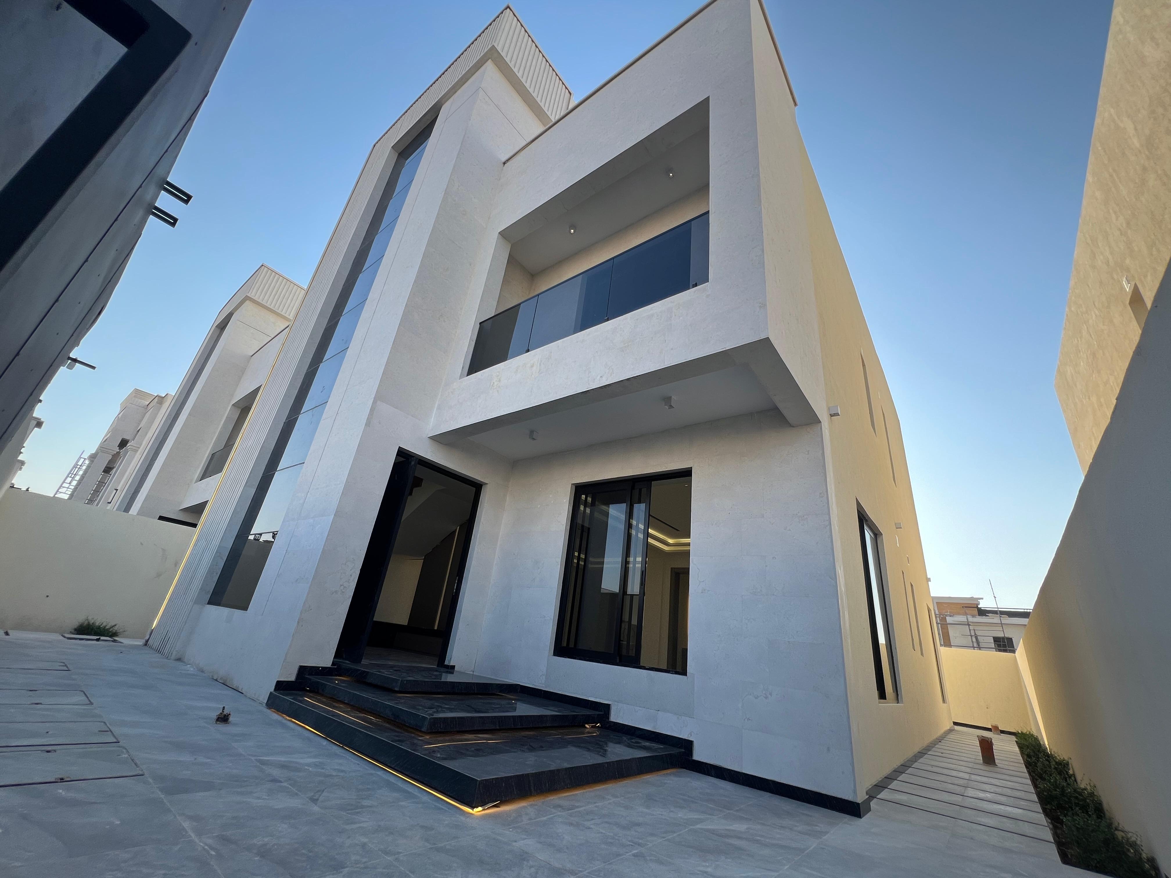 Luxury modern villa for sale in Al-Haliou area, 2 floors and a roof, including registration and ownership fees. 2