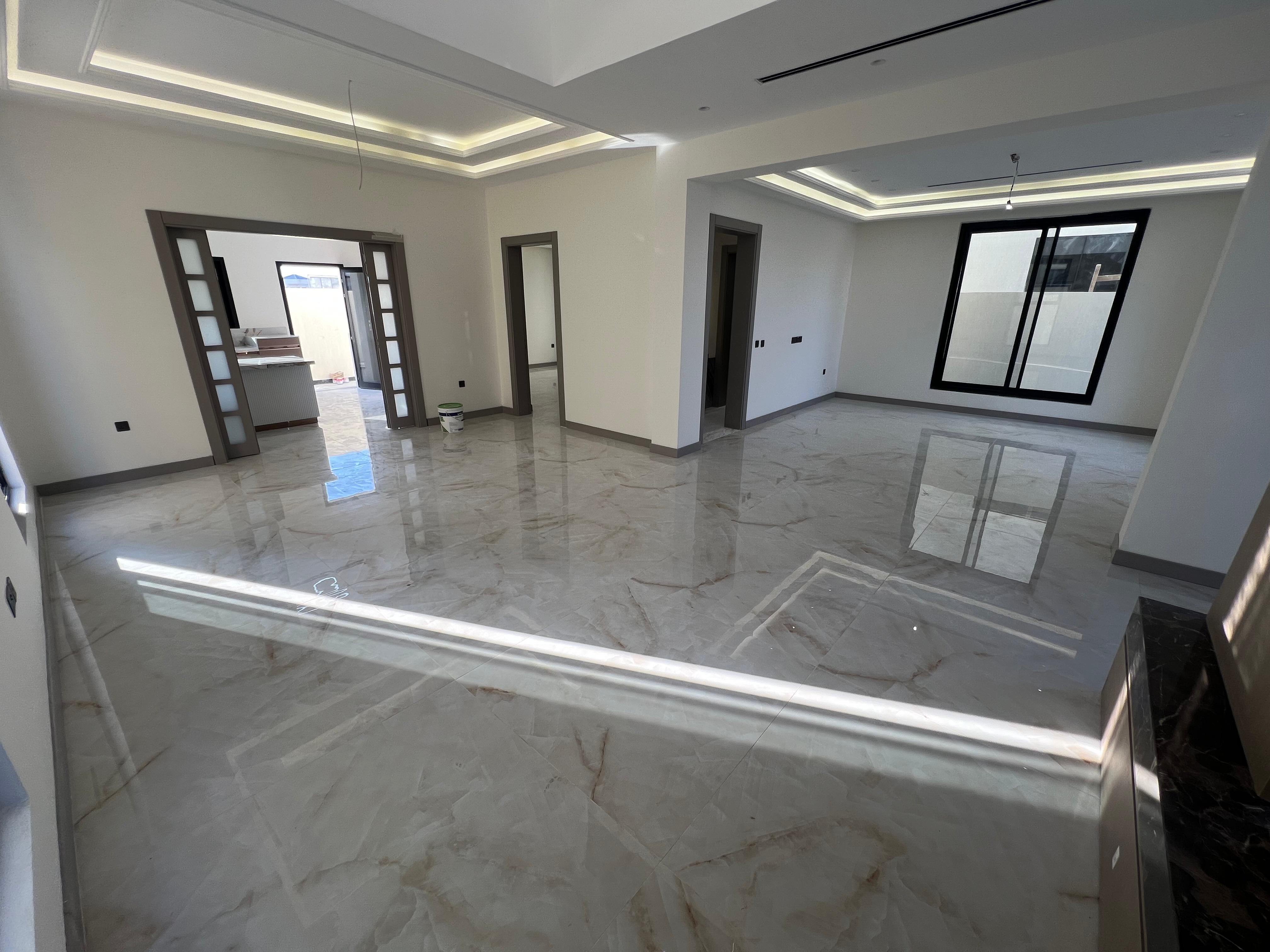 Luxury modern villa for sale in Al-Haliou area, 2 floors and a roof, including registration and ownership fees. 5