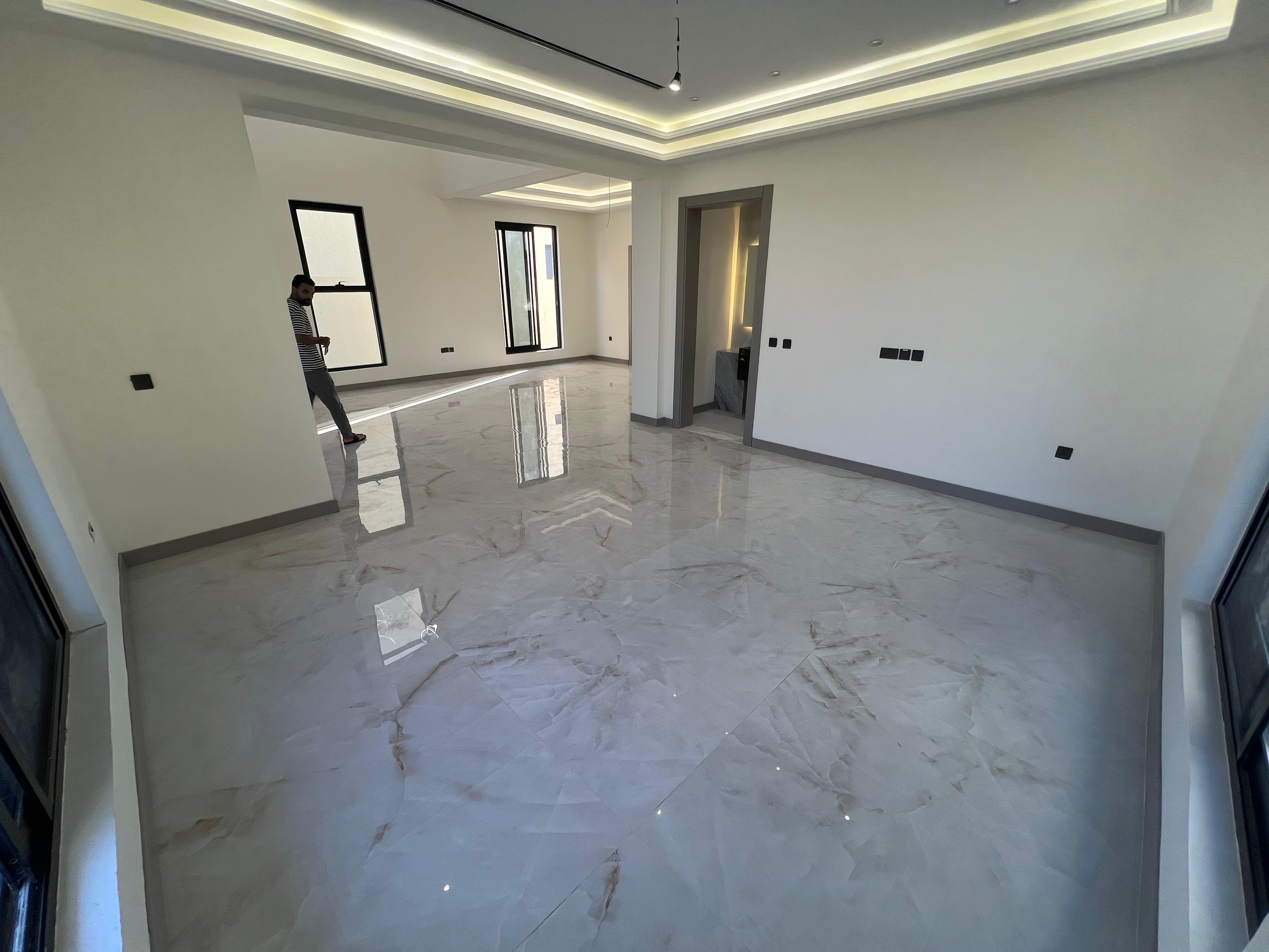 Luxury modern villa for sale in Al-Haliou area, 2 floors and a roof, including registration and ownership fees. 6