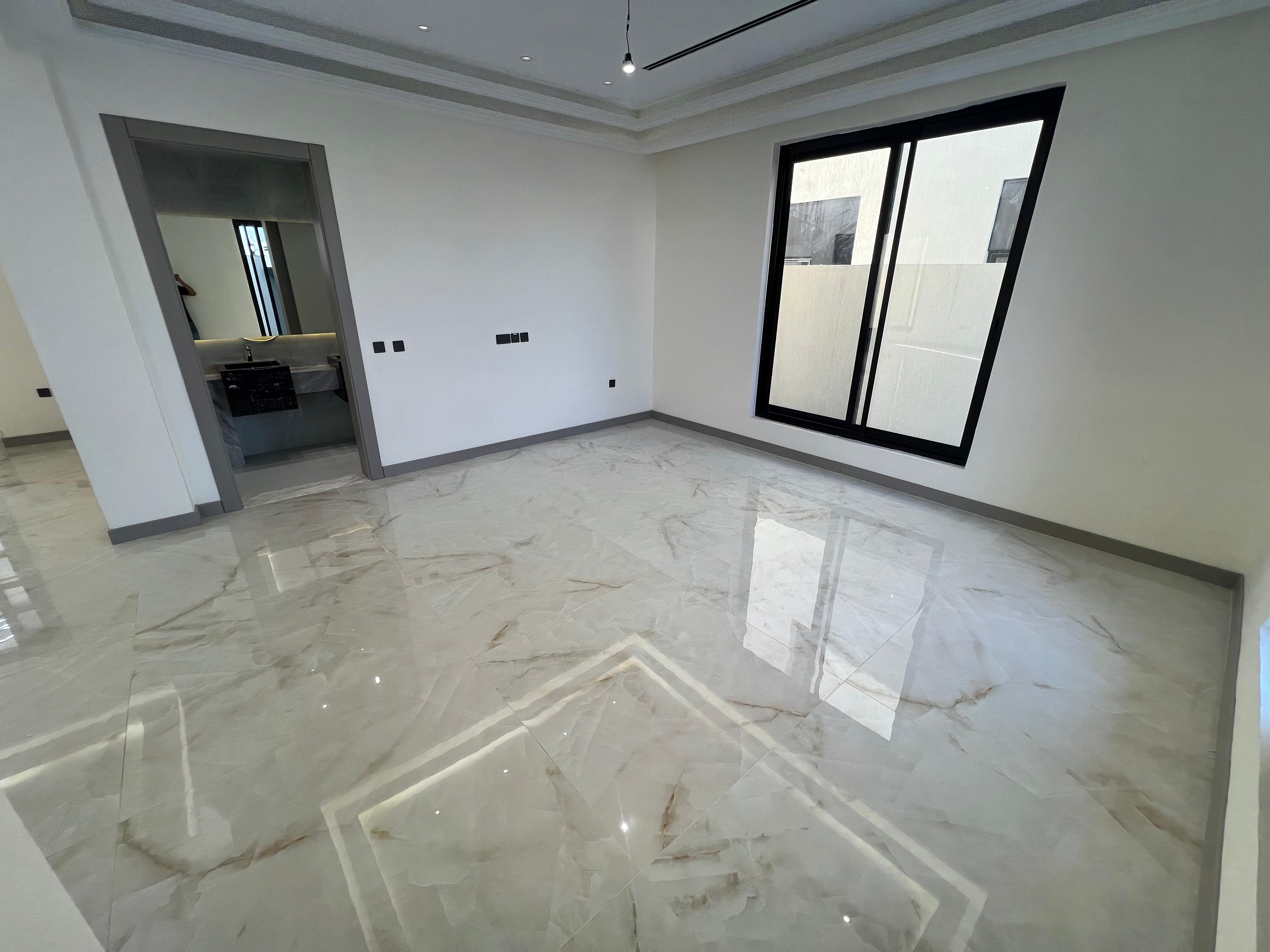 Luxury modern villa for sale in Al-Haliou area, 2 floors and a roof, including registration and ownership fees. 7