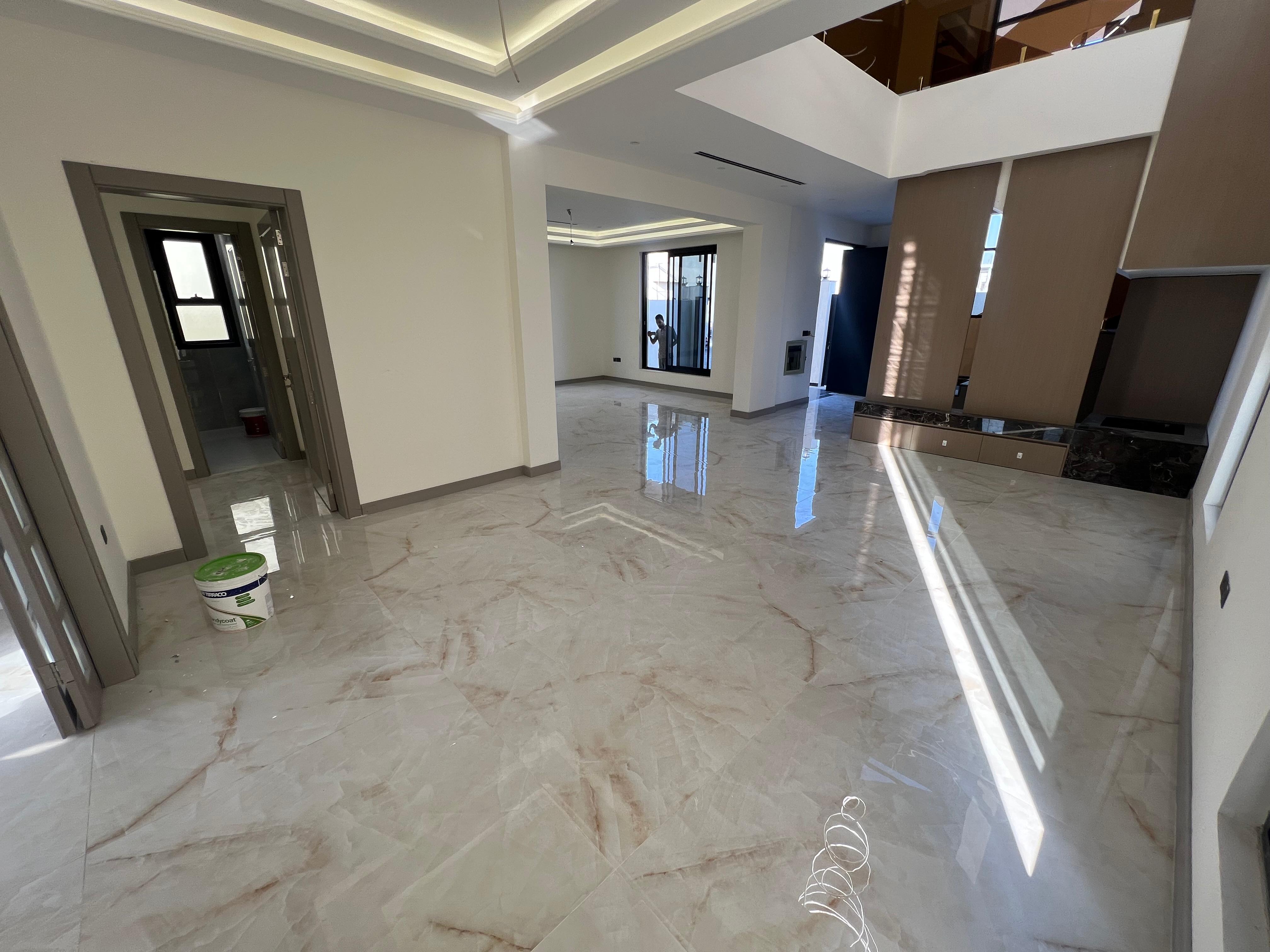 Luxury modern villa for sale in Al-Haliou area, 2 floors and a roof, including registration and ownership fees. 8