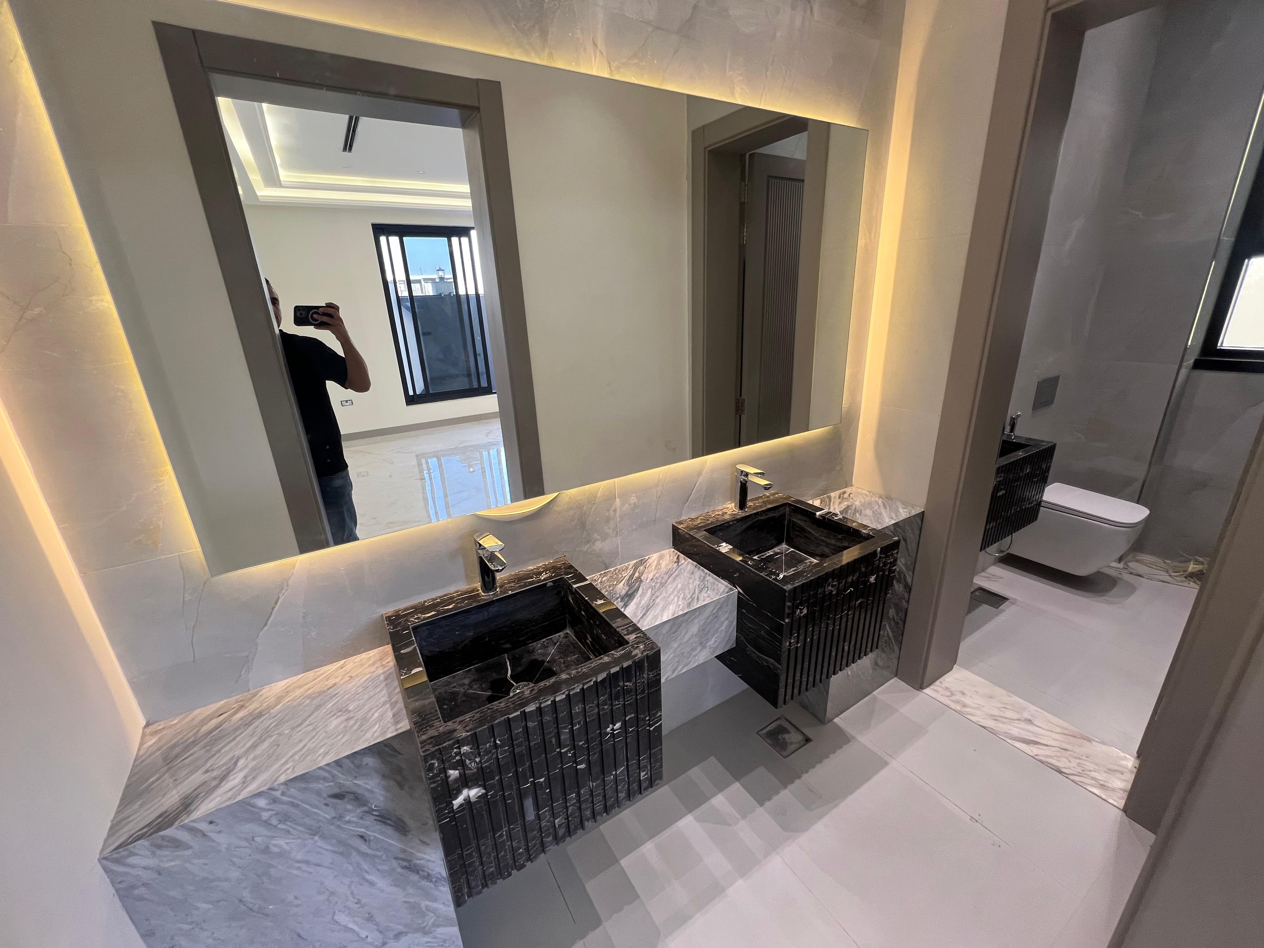 Luxury modern villa for sale in Al-Haliou area, 2 floors and a roof, including registration and ownership fees. 9