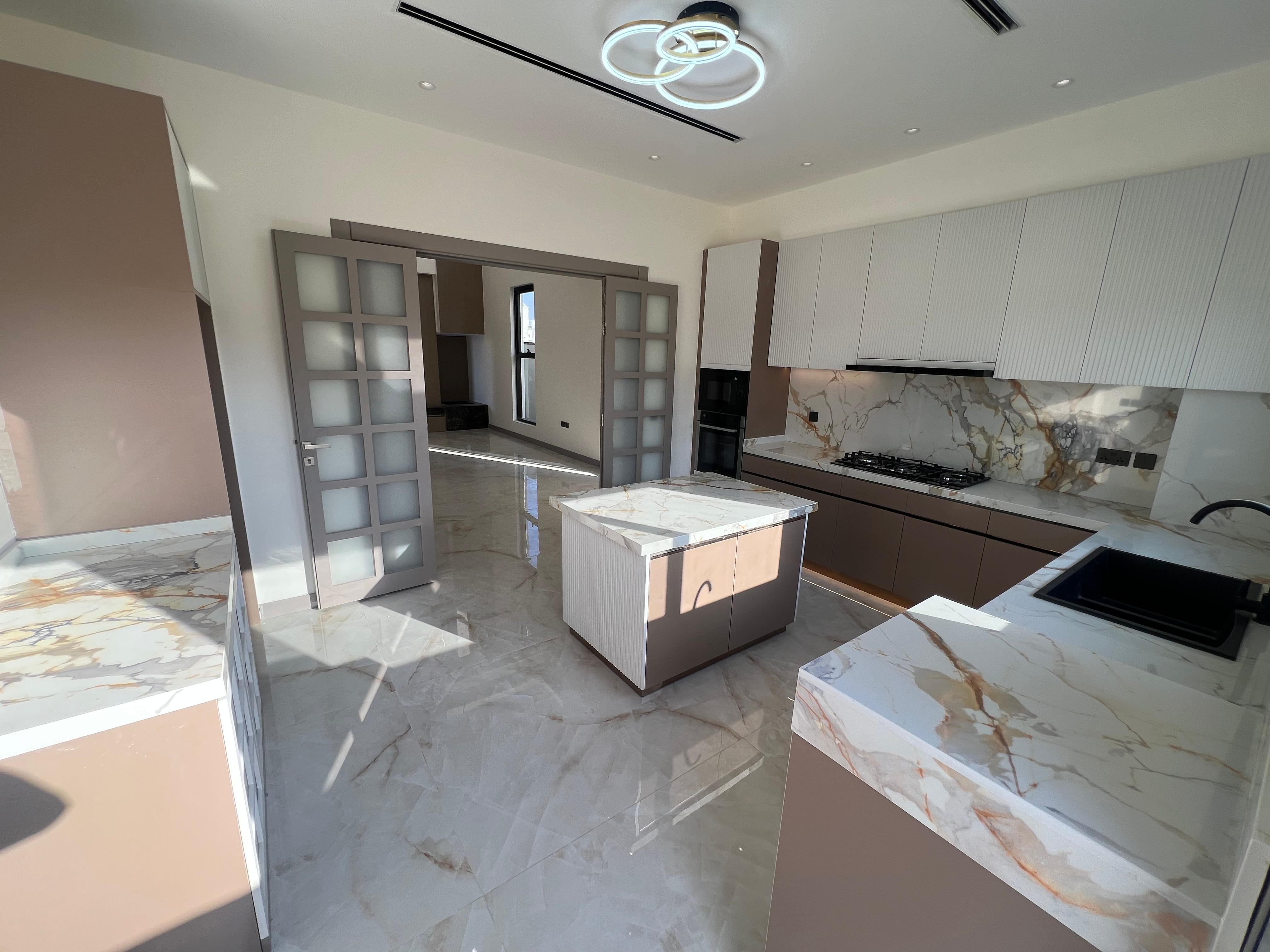 Luxury modern villa for sale in Al-Haliou area, 2 floors and a roof, including registration and ownership fees. 10