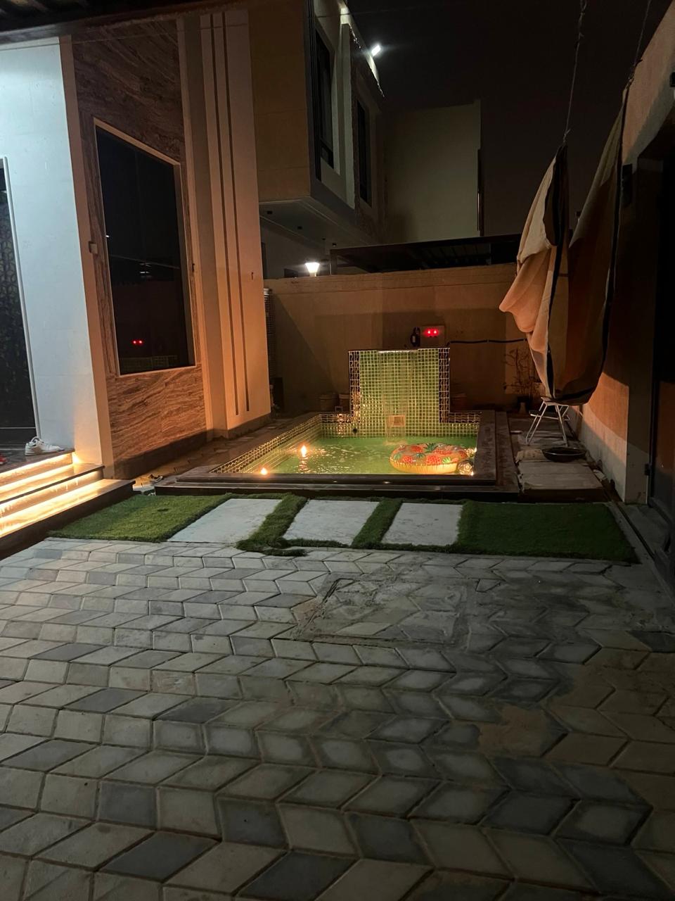 للبيع ڤيلا بمنطقه الزاهيه شامل مع مسبح شامله المياه والمكيفات والكهربا 14