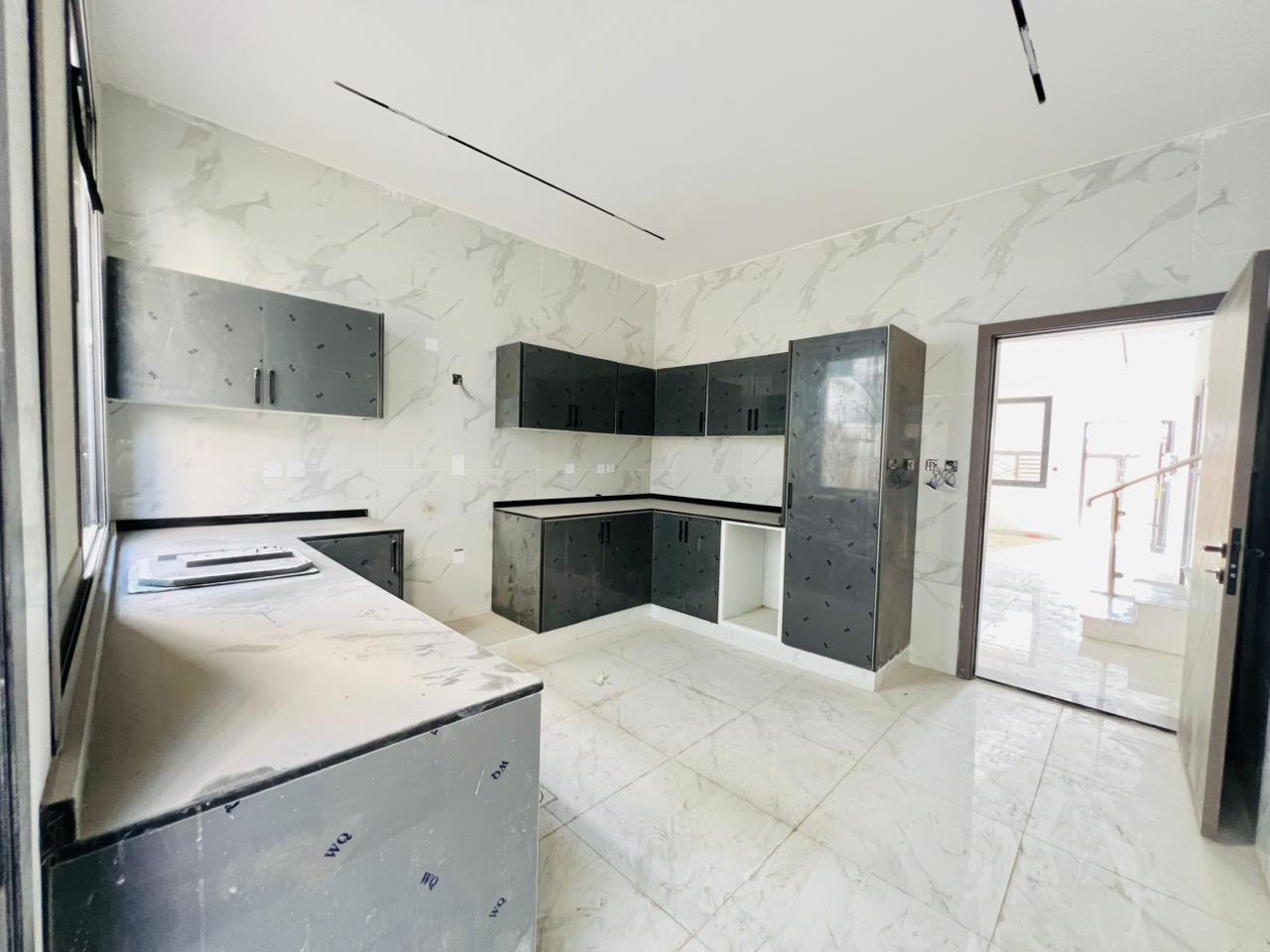 Townhouse for sale in Al-Haliyo 2 area, including registration and ownership fees. 7