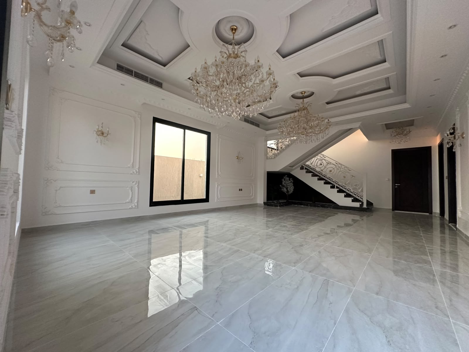 Classic-style villa for sale in Al Helio; registration fees included. 4