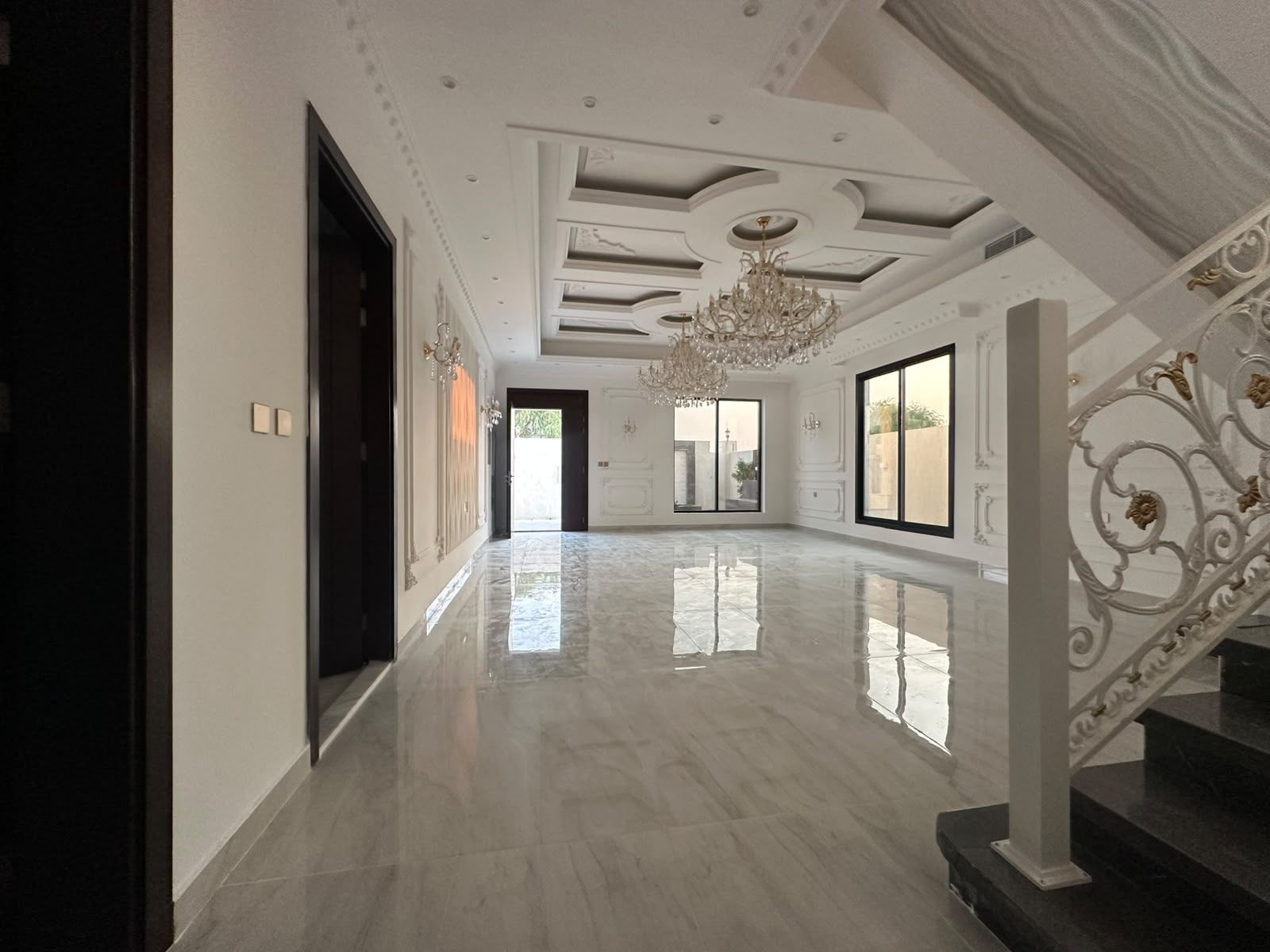 Classic-style villa for sale in Al Helio; registration fees included. 8