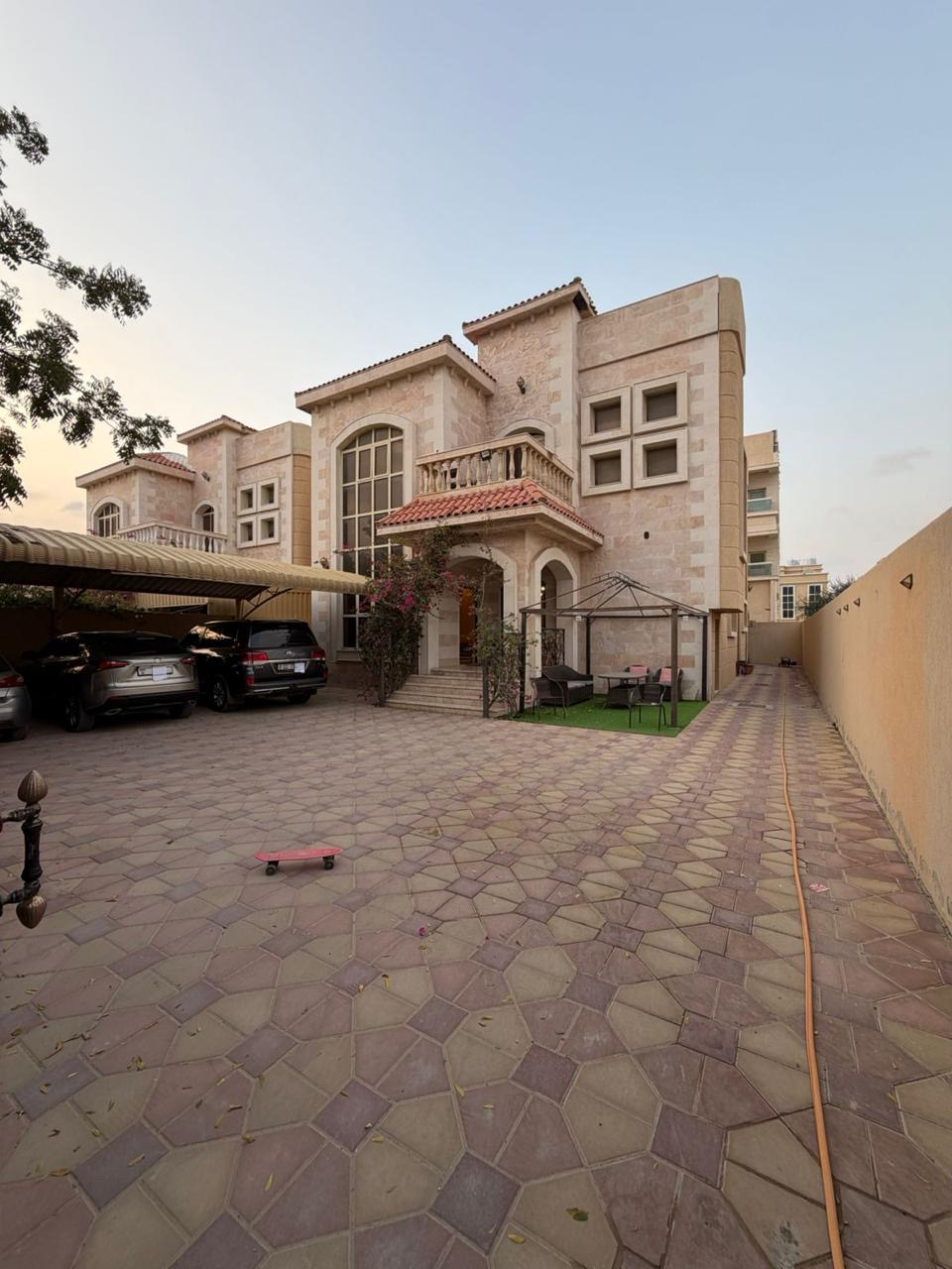 Villa for sale: exceptional price, prime location, and spacious area. 2