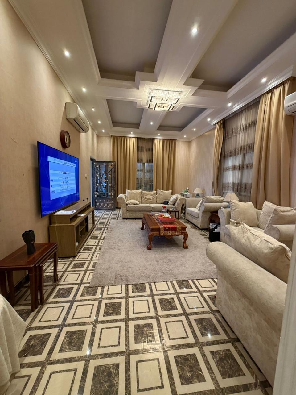 Villa for sale: exceptional price, prime location, and spacious area. 3