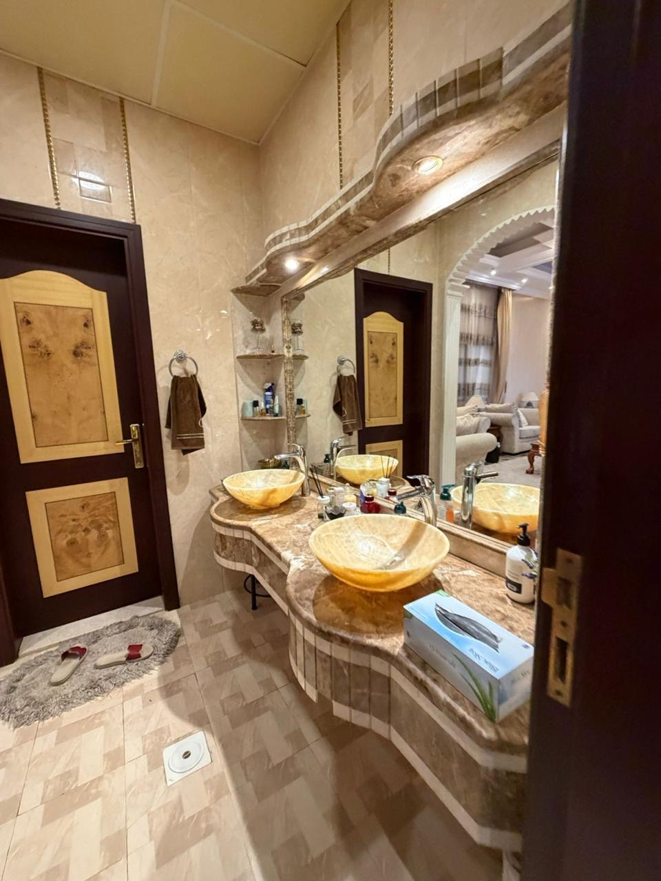 Villa for sale: exceptional price, prime location, and spacious area. 5