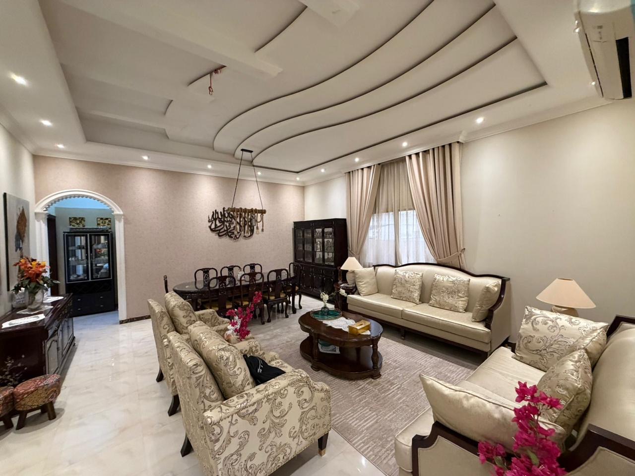 Villa for sale: exceptional price, prime location, and spacious area. 6