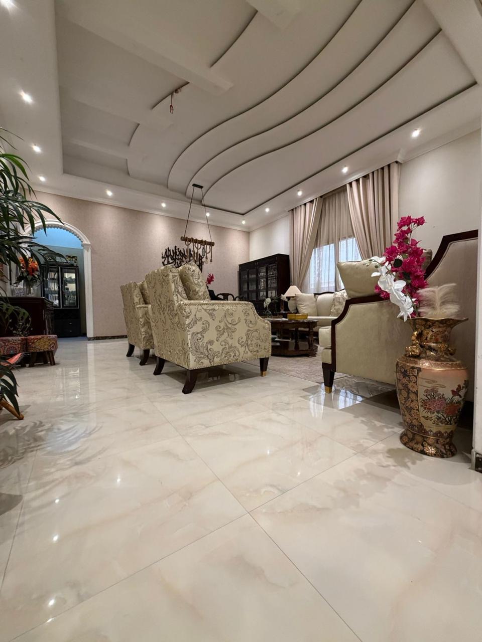 Villa for sale: exceptional price, prime location, and spacious area. 7