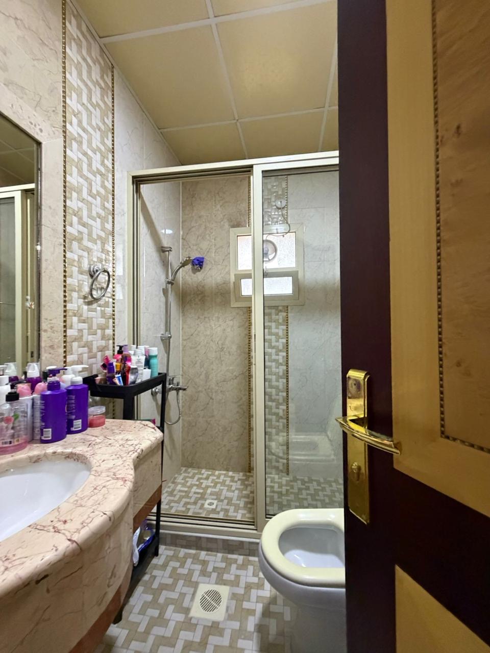 Villa for sale: exceptional price, prime location, and spacious area. 10
