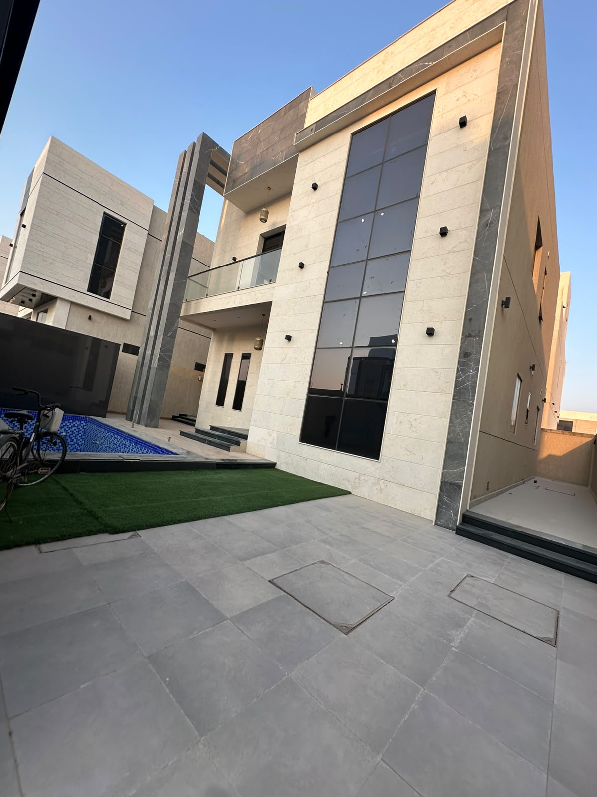 Modern villa for sale in Al Zahia with a private pool; registration fees included. 3
