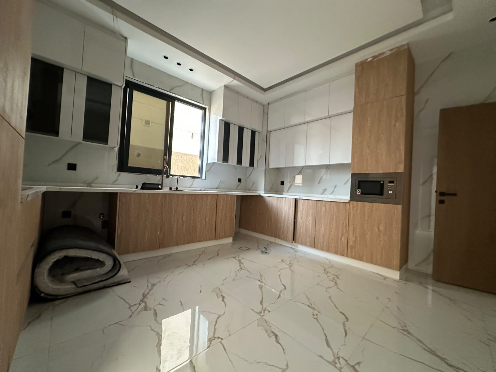 Modern villa for sale in Al Zahia with a private pool; registration fees included. 12