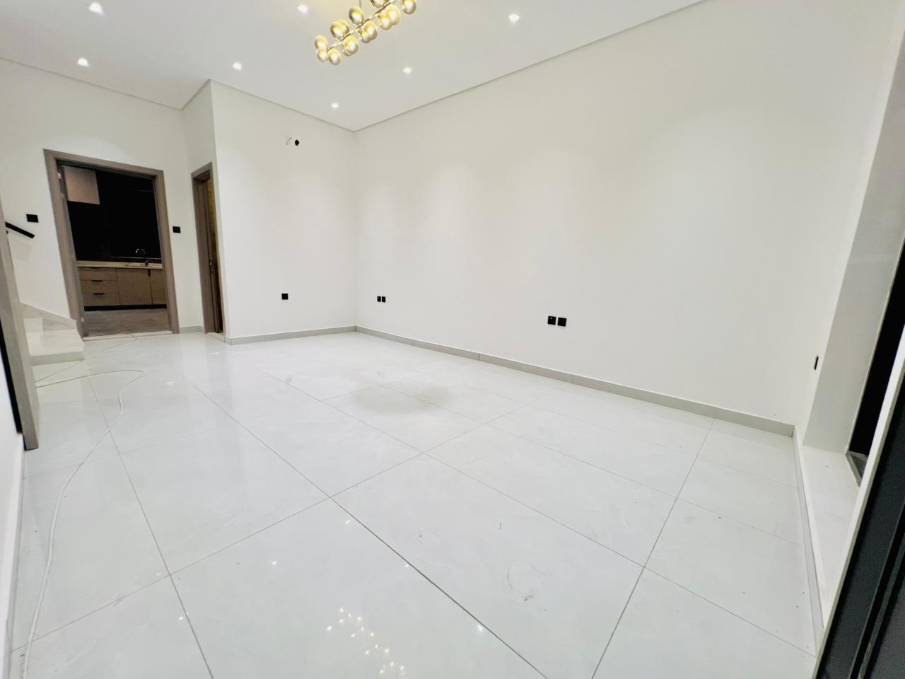Classic villa for sale in Al-Haliyo area, registration fees included. 2