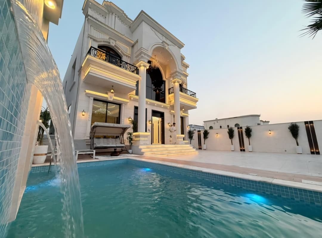 For sale: Villa with custom finishing and private pool in a prime location 2