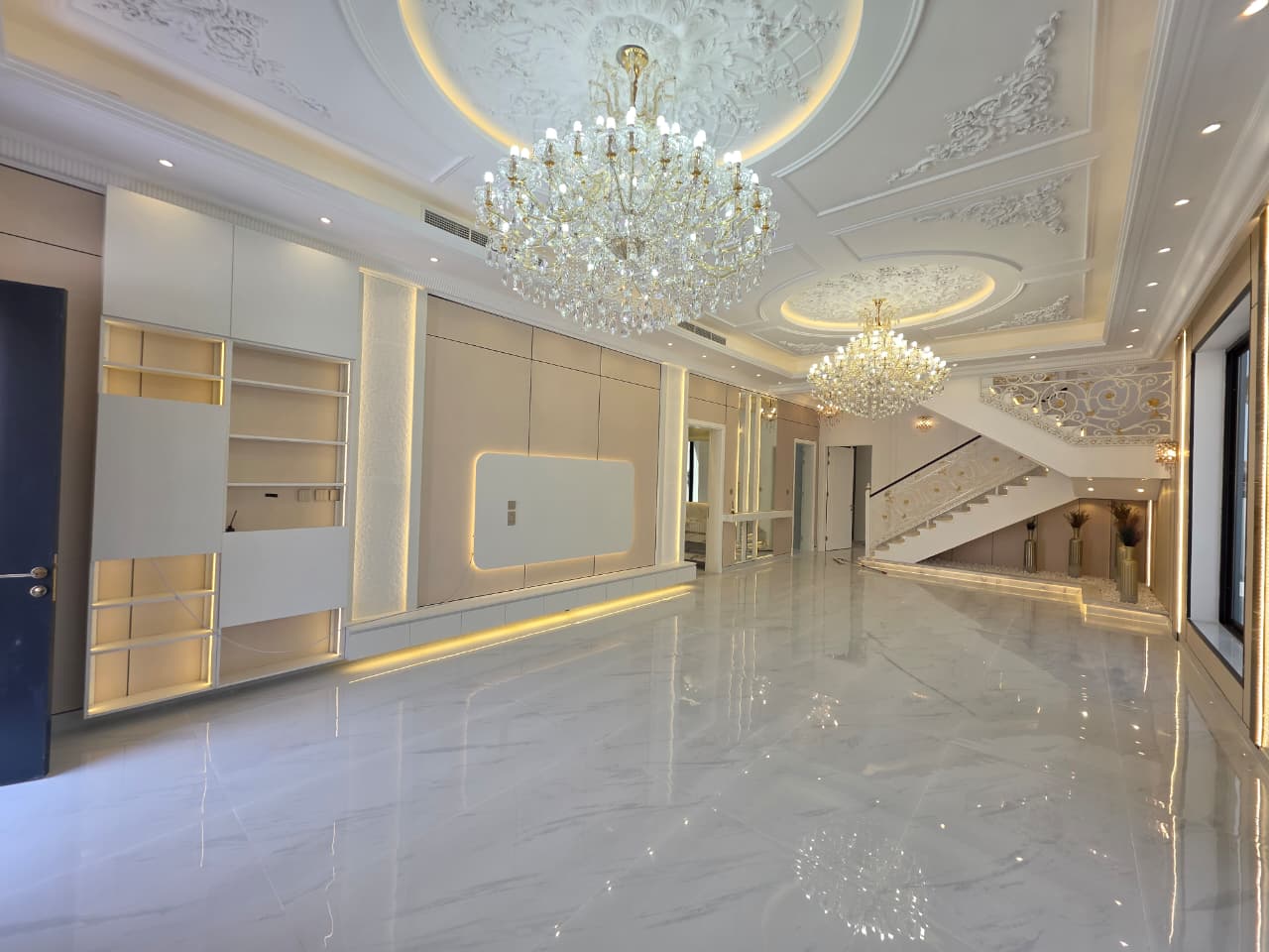 For sale: Villa with custom finishing and private pool in a prime location 4