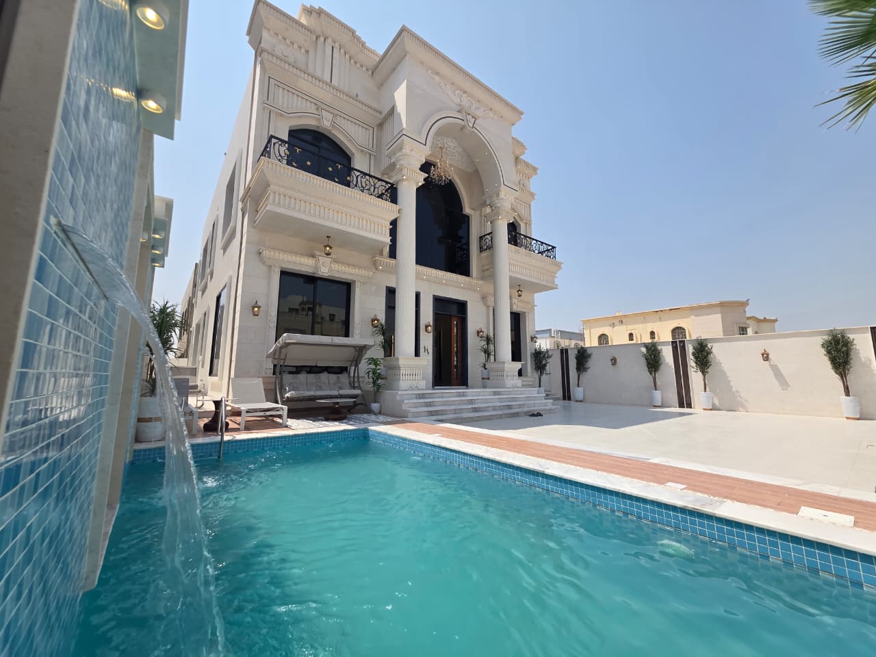 For sale: Villa with custom finishing and private pool in a prime location