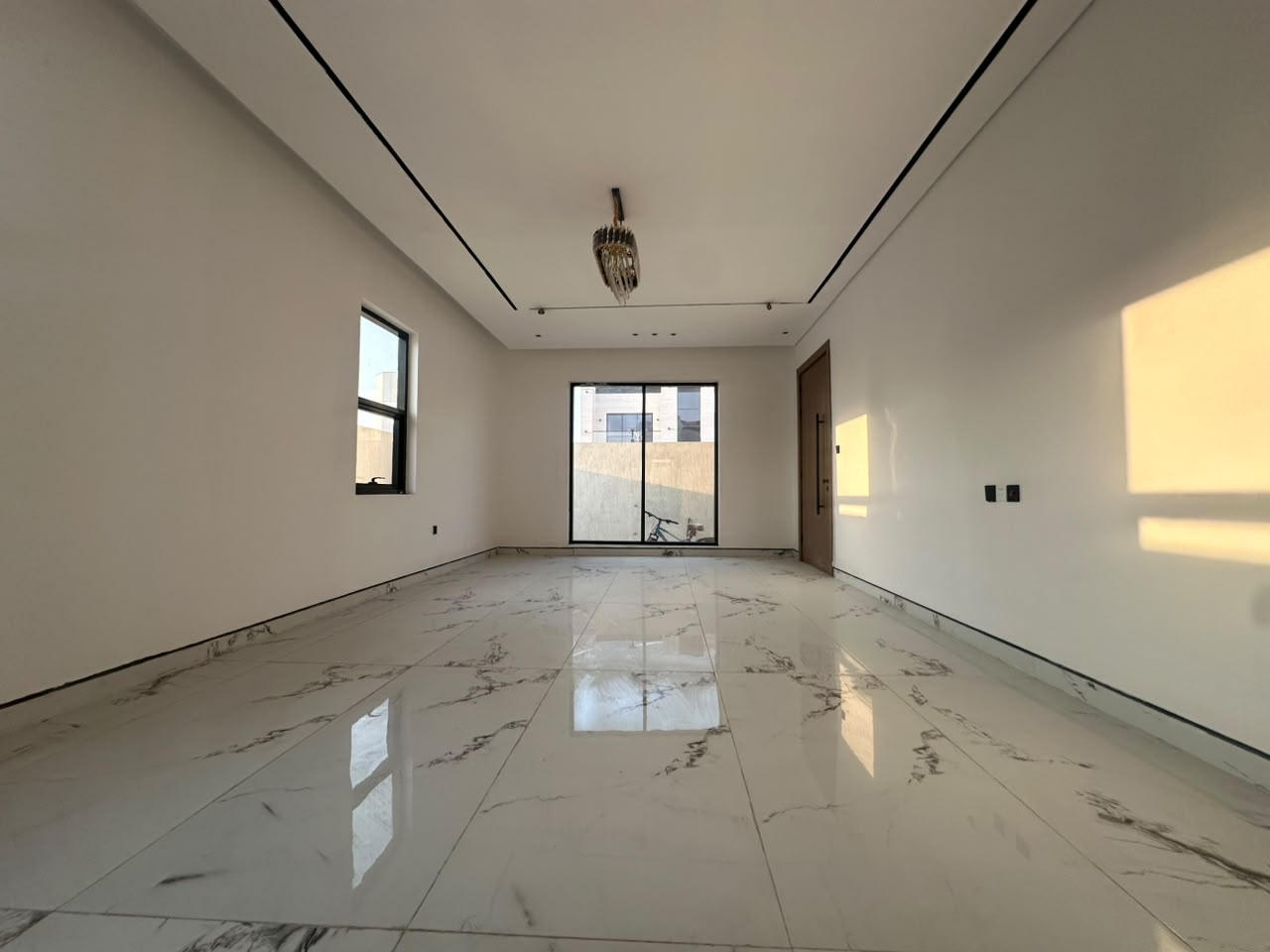 Distinctive villa for sale in Al Helio 2; registration fees included. 8