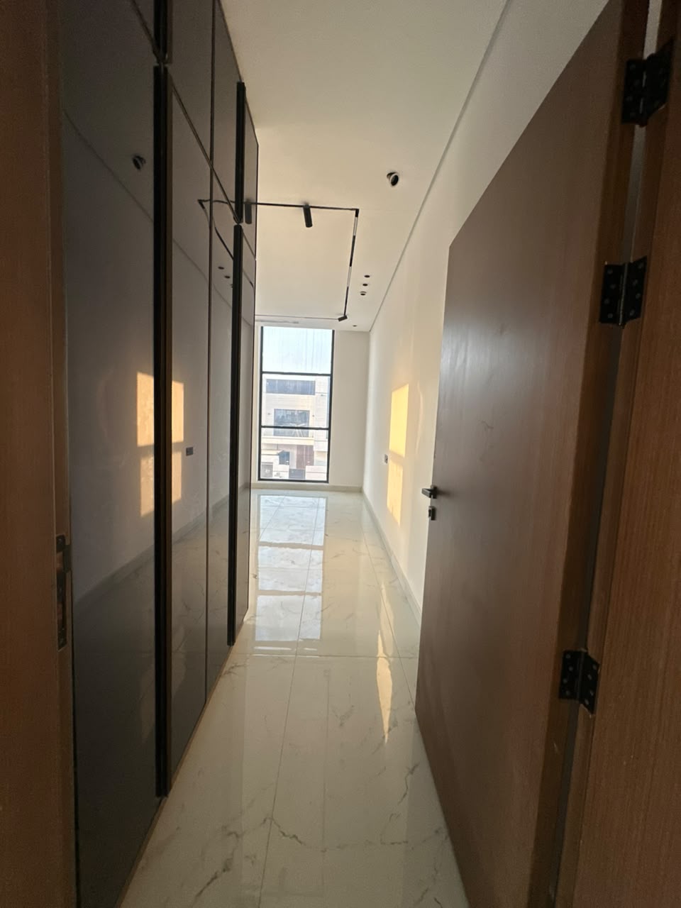 Distinctive villa for sale in Al Helio 2; registration fees included. 13