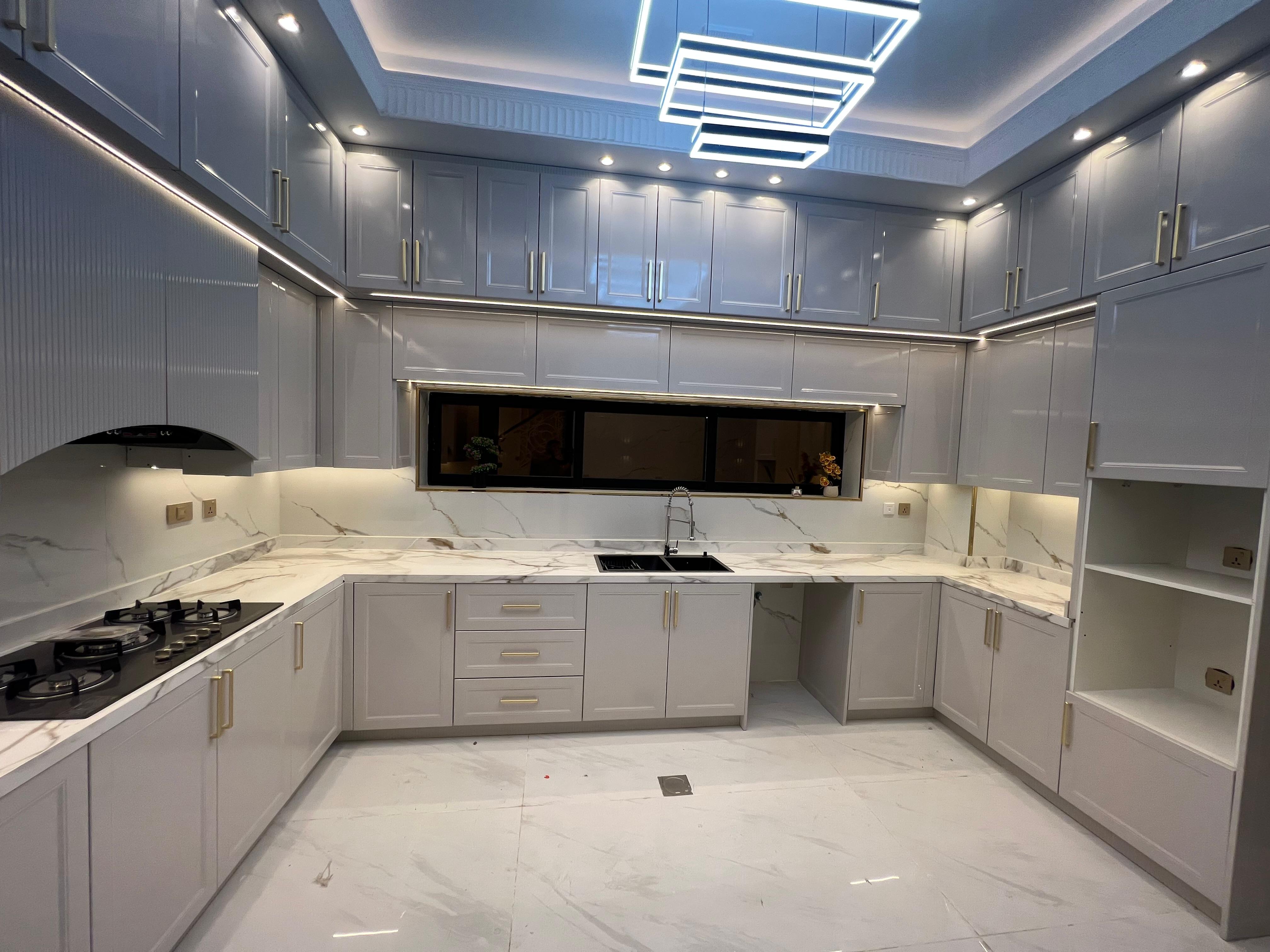 Classic villa for sale, large area, registration fees included 7