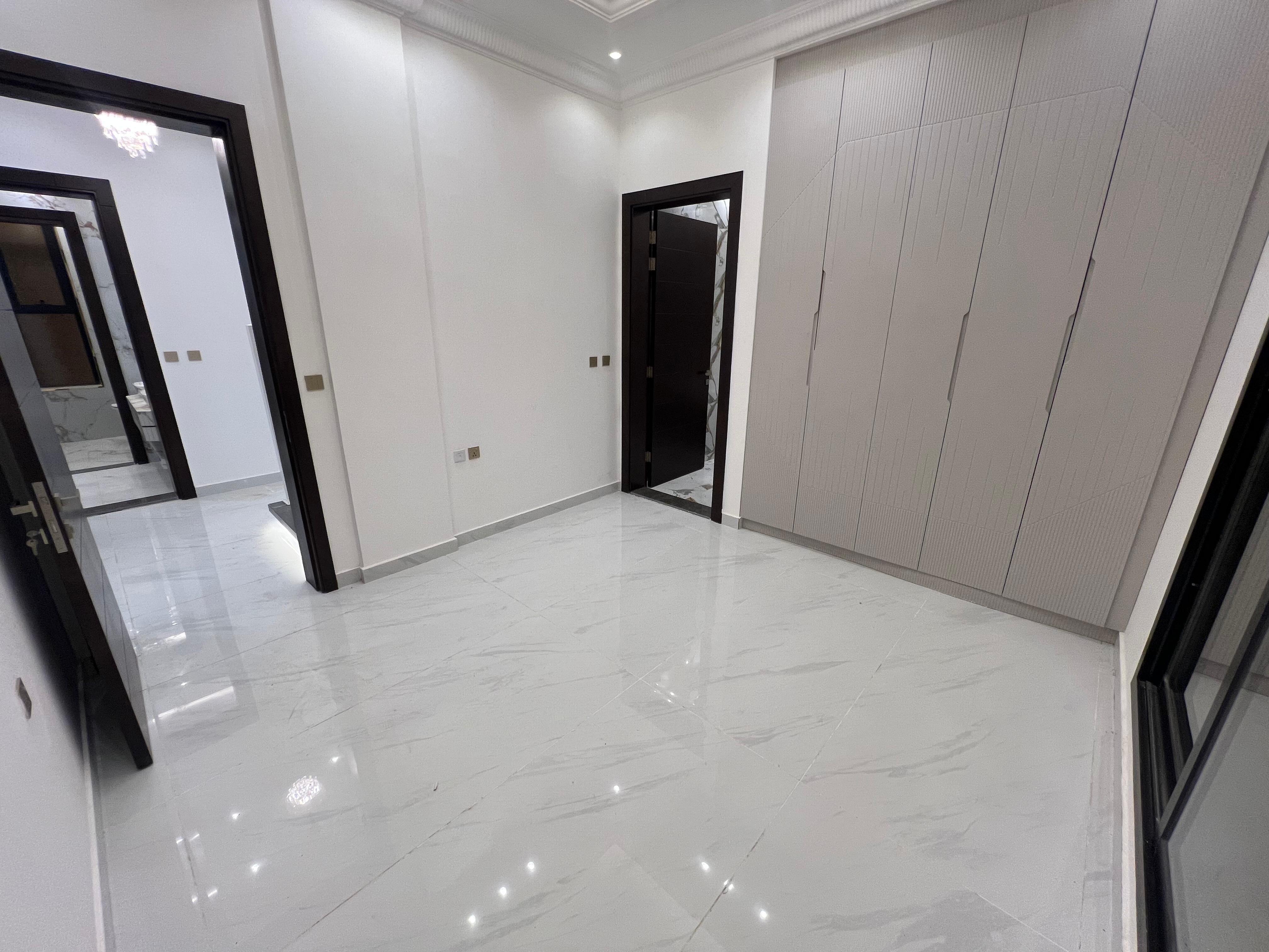 Classic villa for sale, large area, registration fees included 9