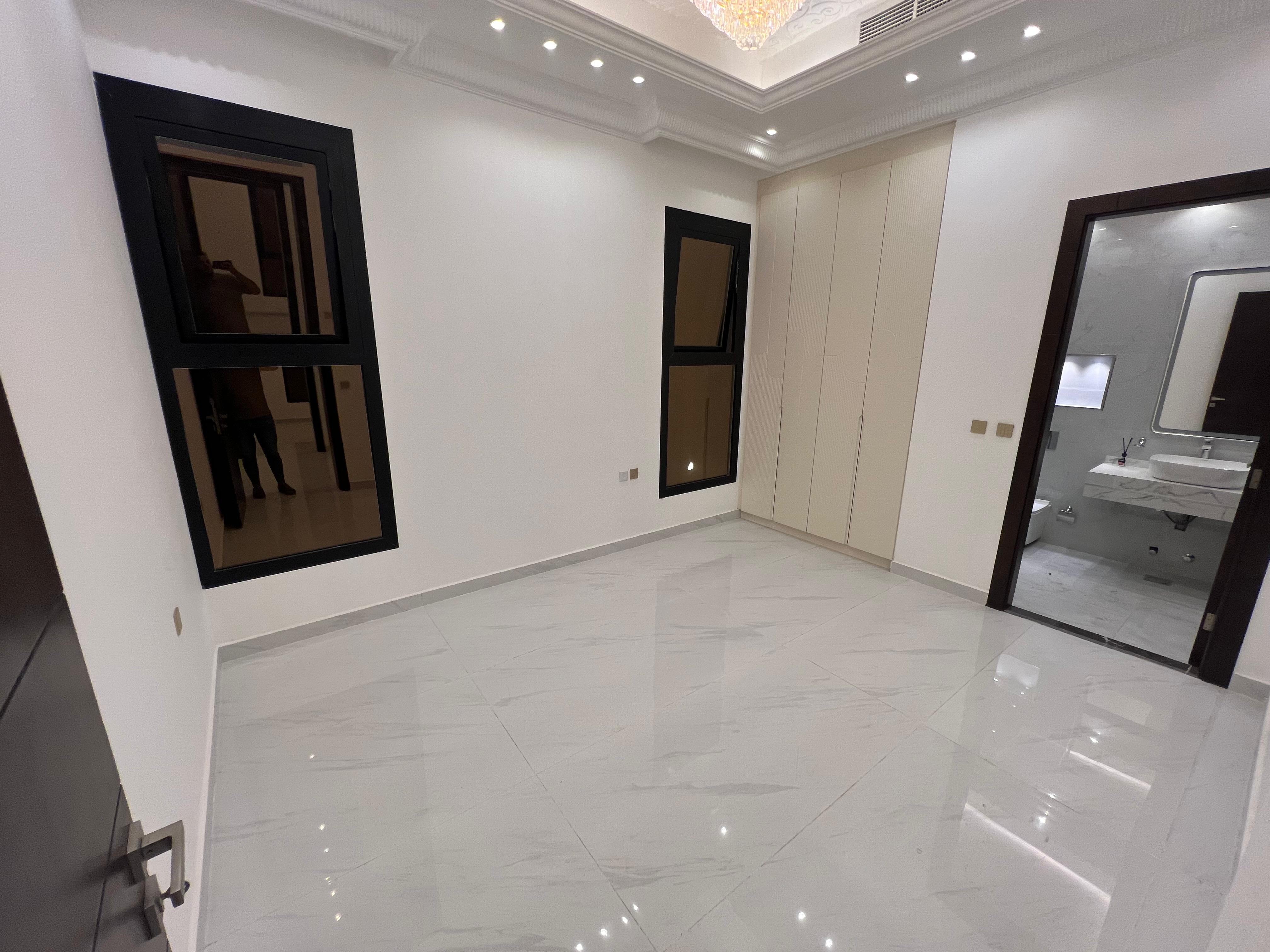 Classic villa for sale, large area, registration fees included 11