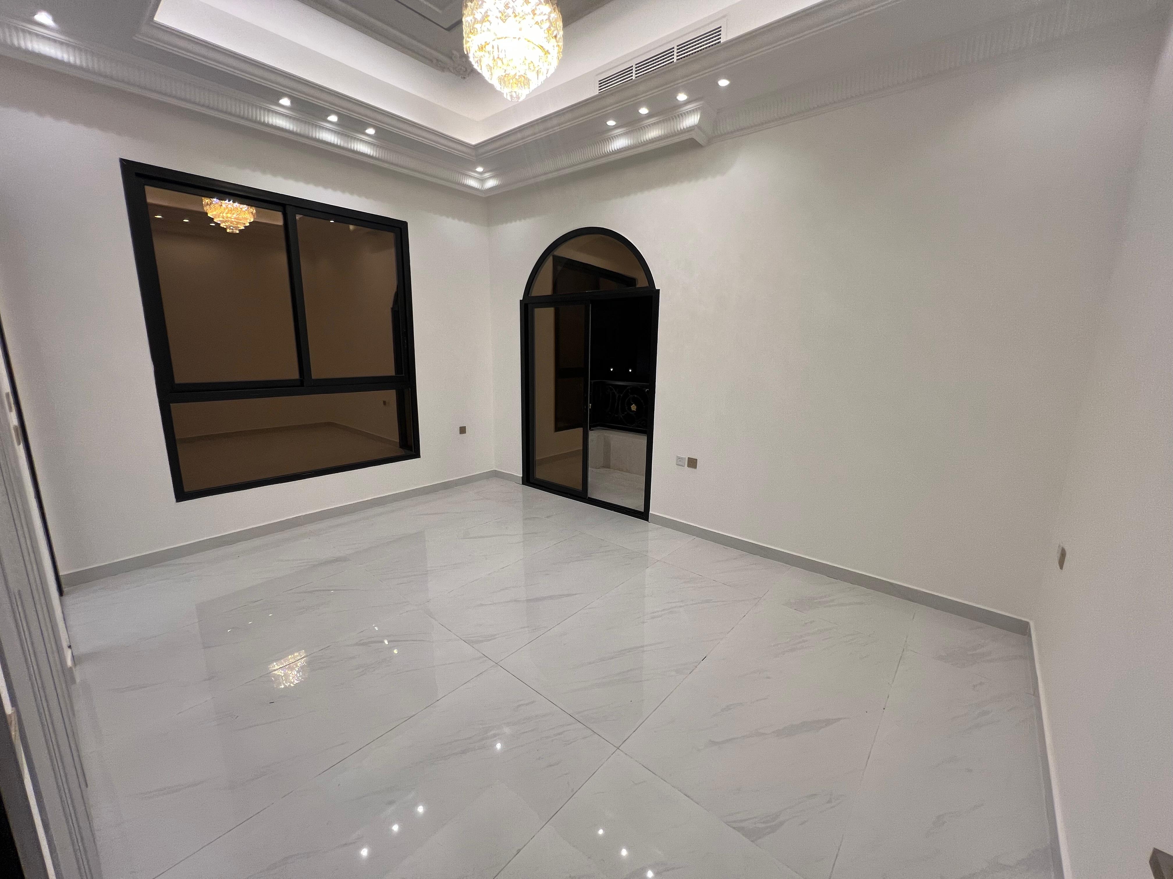 Classic villa for sale, large area, registration fees included 15